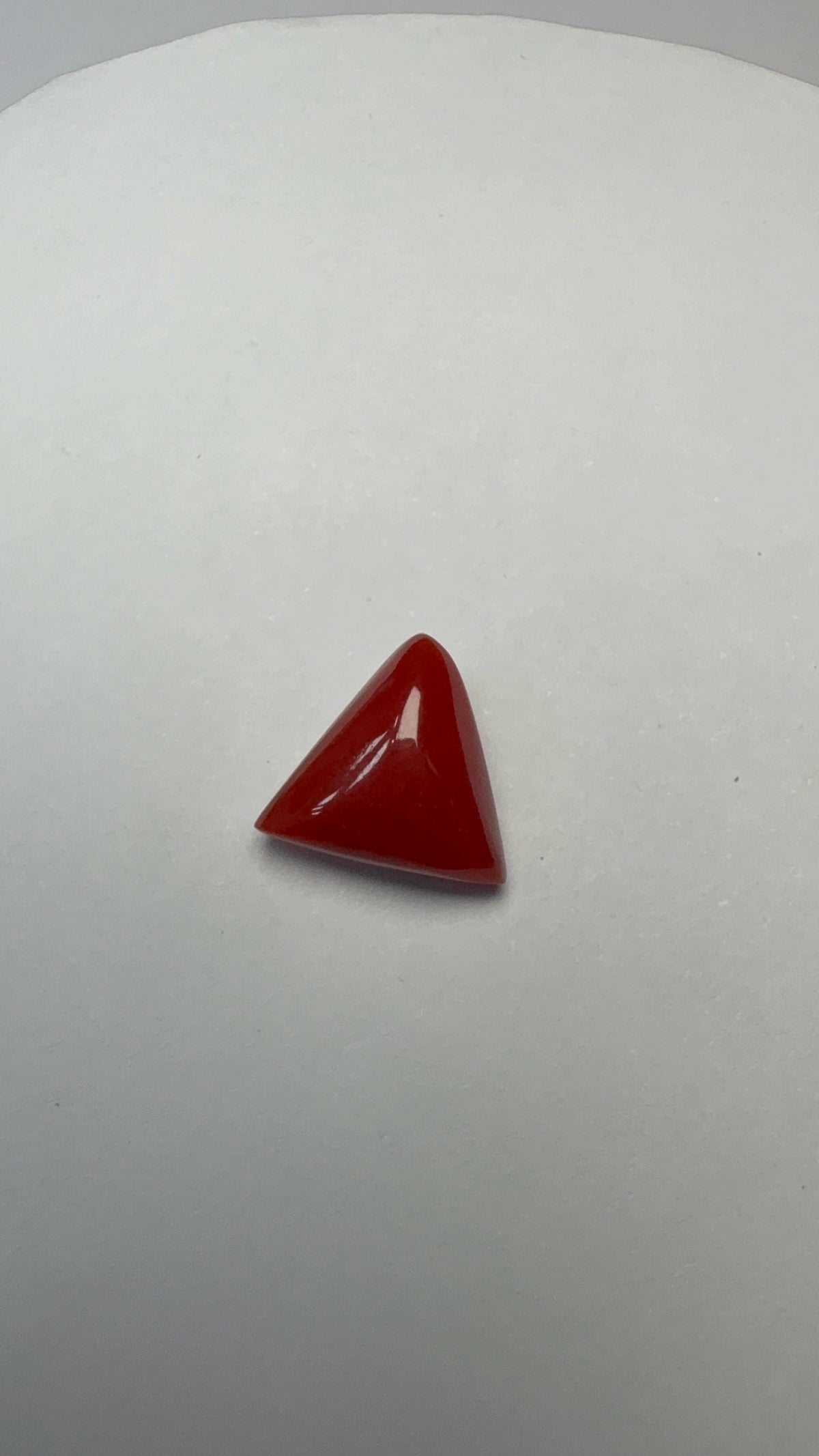 मूंगा (Red Coral) – 4.37 कैरेट – इटली – त्रिकोणीय