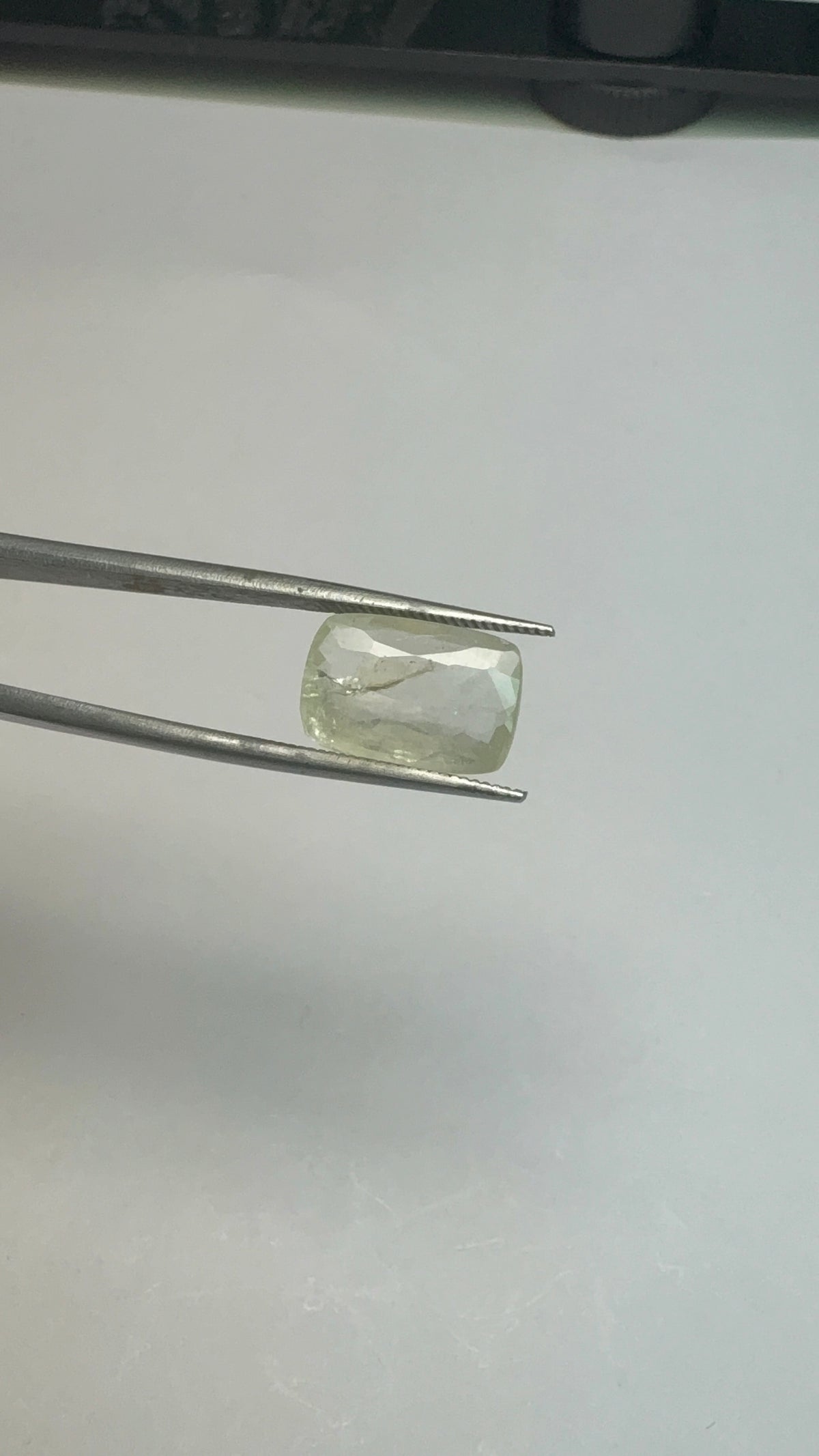 Yellow Sapphire – 5.20 Carat – Sri Lanka
