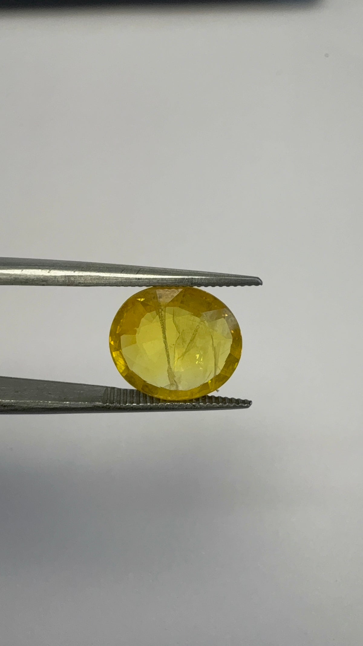 Yellow Sapphire 4.75 carat BKR-101 reverse view