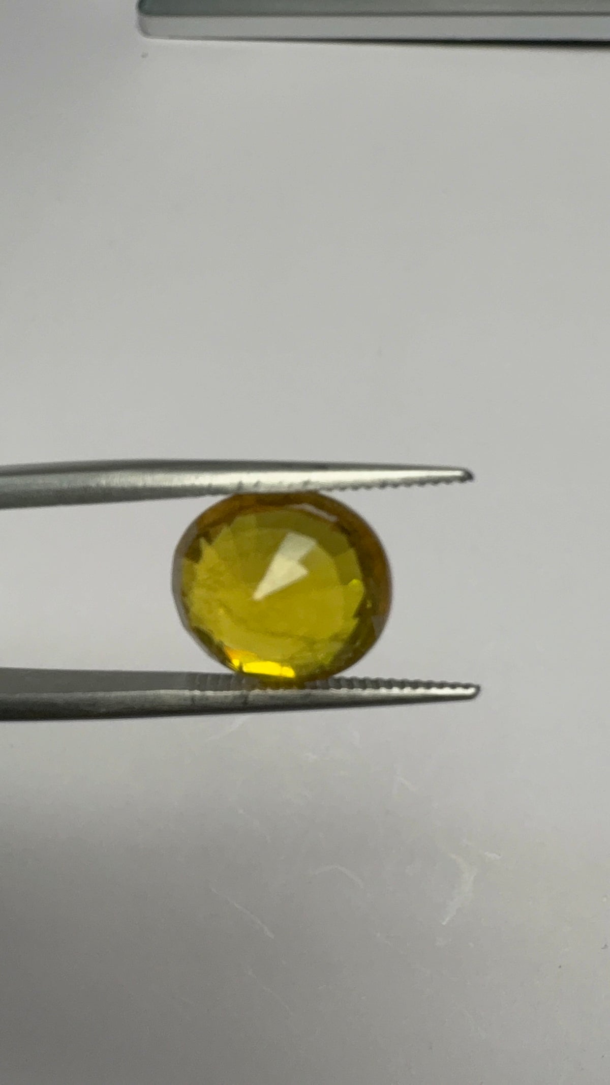 Yellow Sapphire – 6.05 Carat – Thailand — exact stone view 5