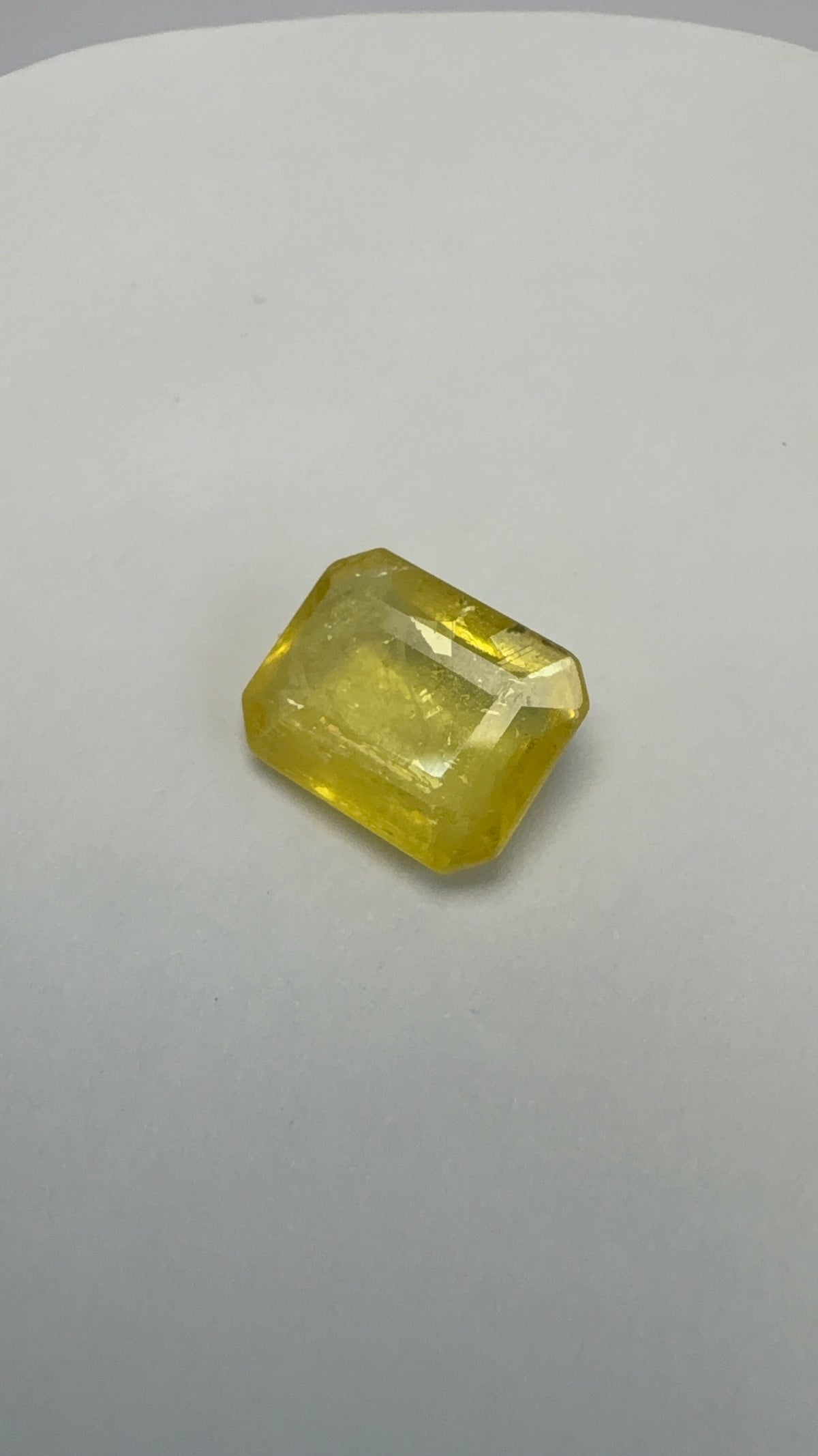 Yellow Sapphire 4.18 carat BKR-117 front view