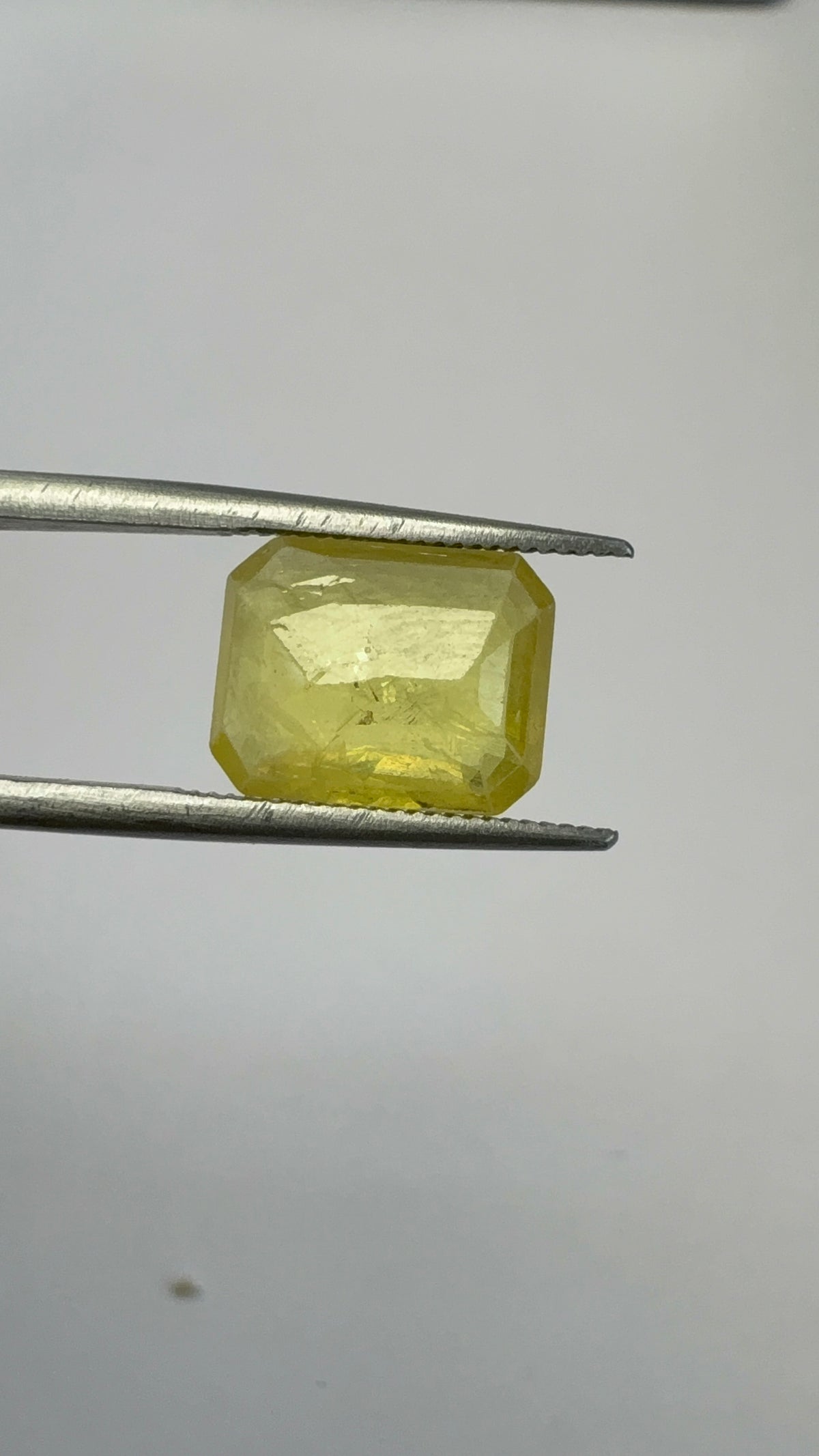 Yellow Sapphire 4.18 carat BKR-117 angled view