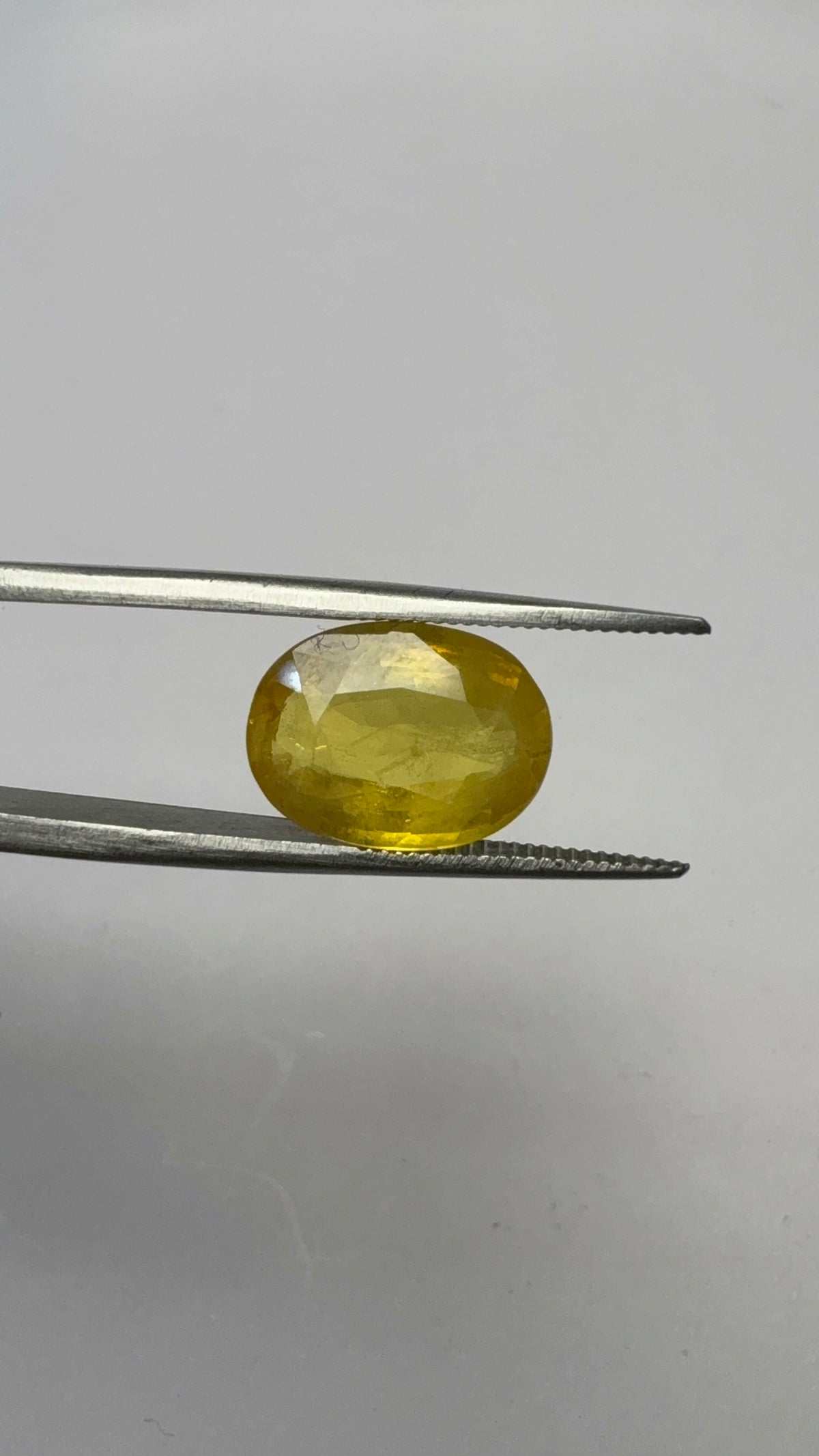 Yellow Sapphire – 5.26 Carat – Thailand — exact stone view 4