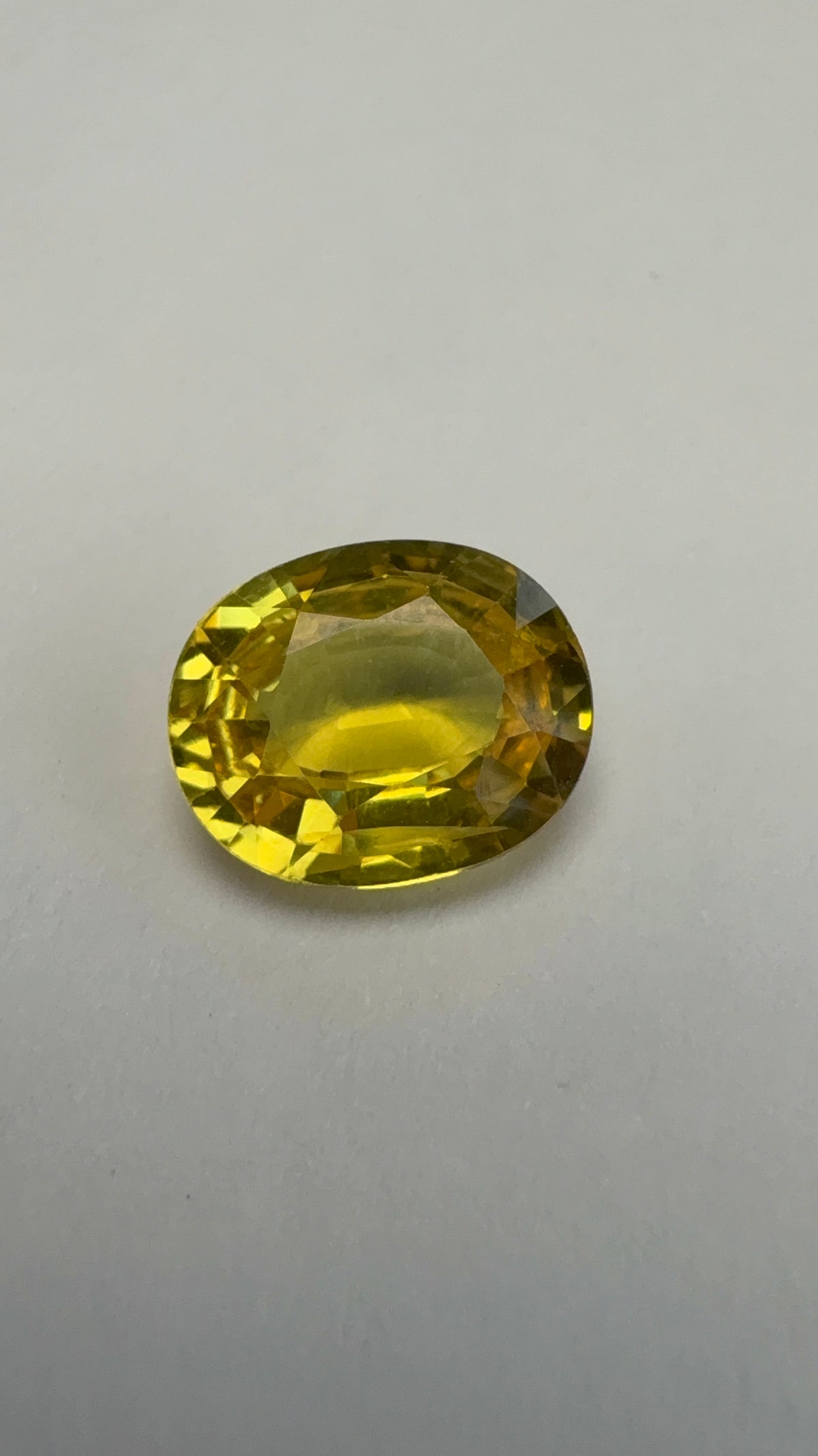 Yellow Sapphire 3.25 carat BKR-12 face-up view
