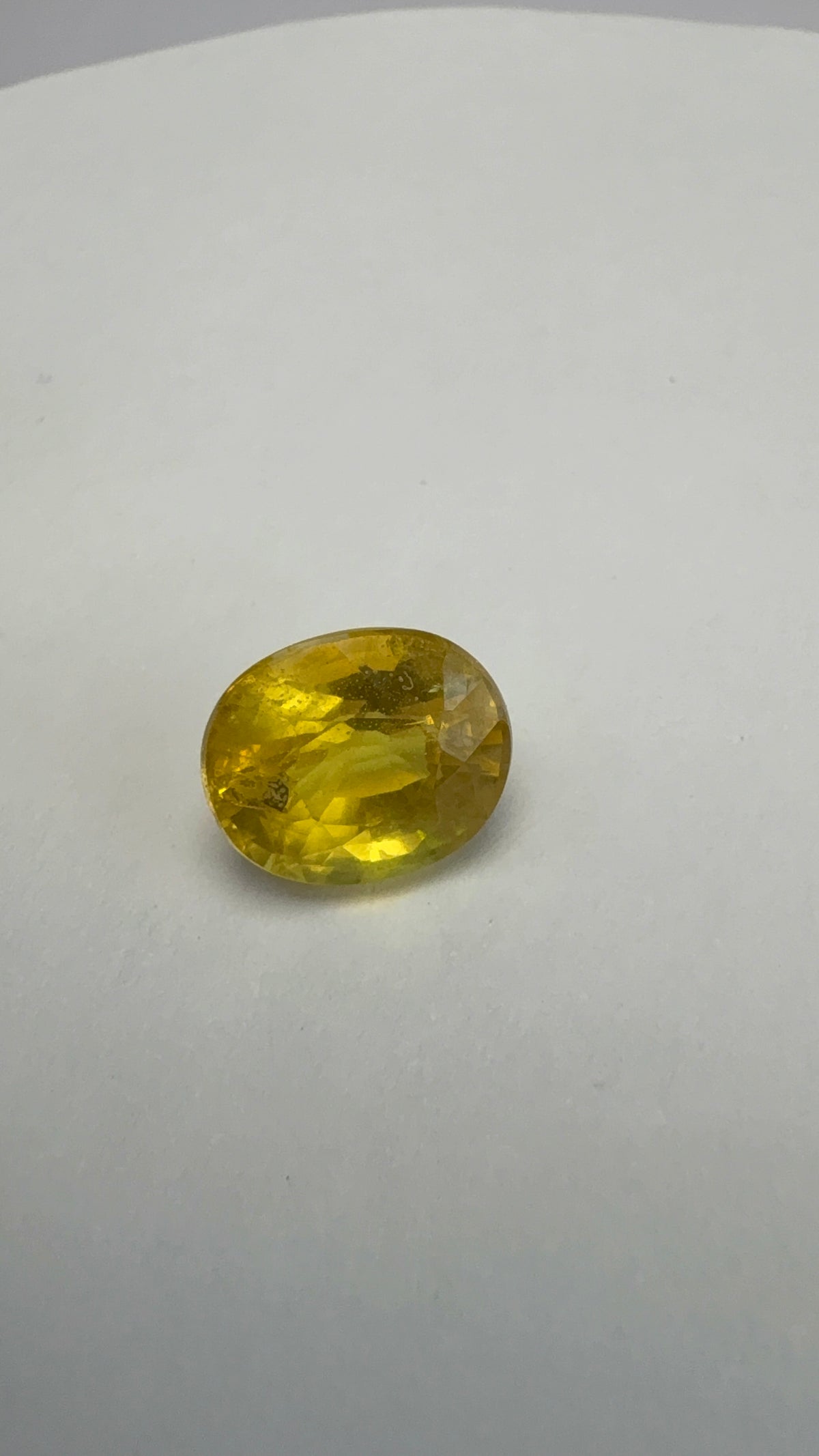 Yellow Sapphire 3.21 carat BKR-128 face-up view