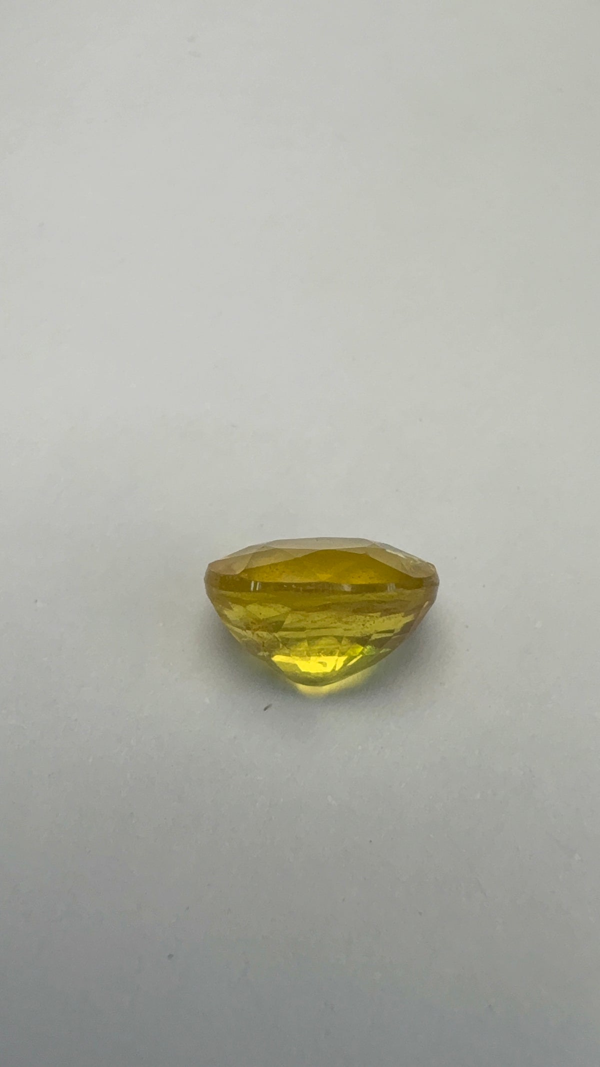 Yellow Sapphire 3.21 carat BKR-128 close view