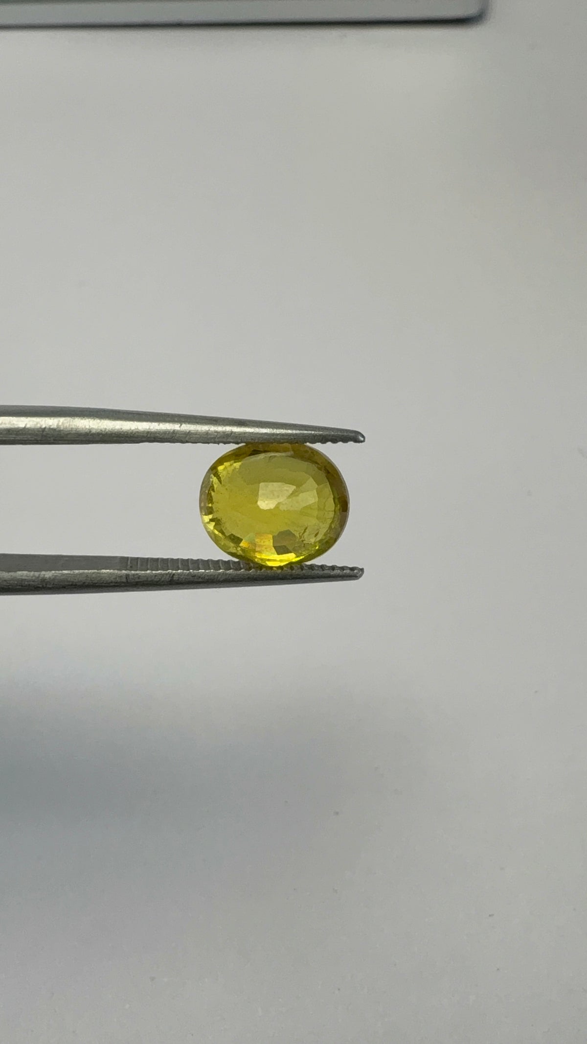 Yellow Sapphire 3.21 carat BKR-128 reverse view