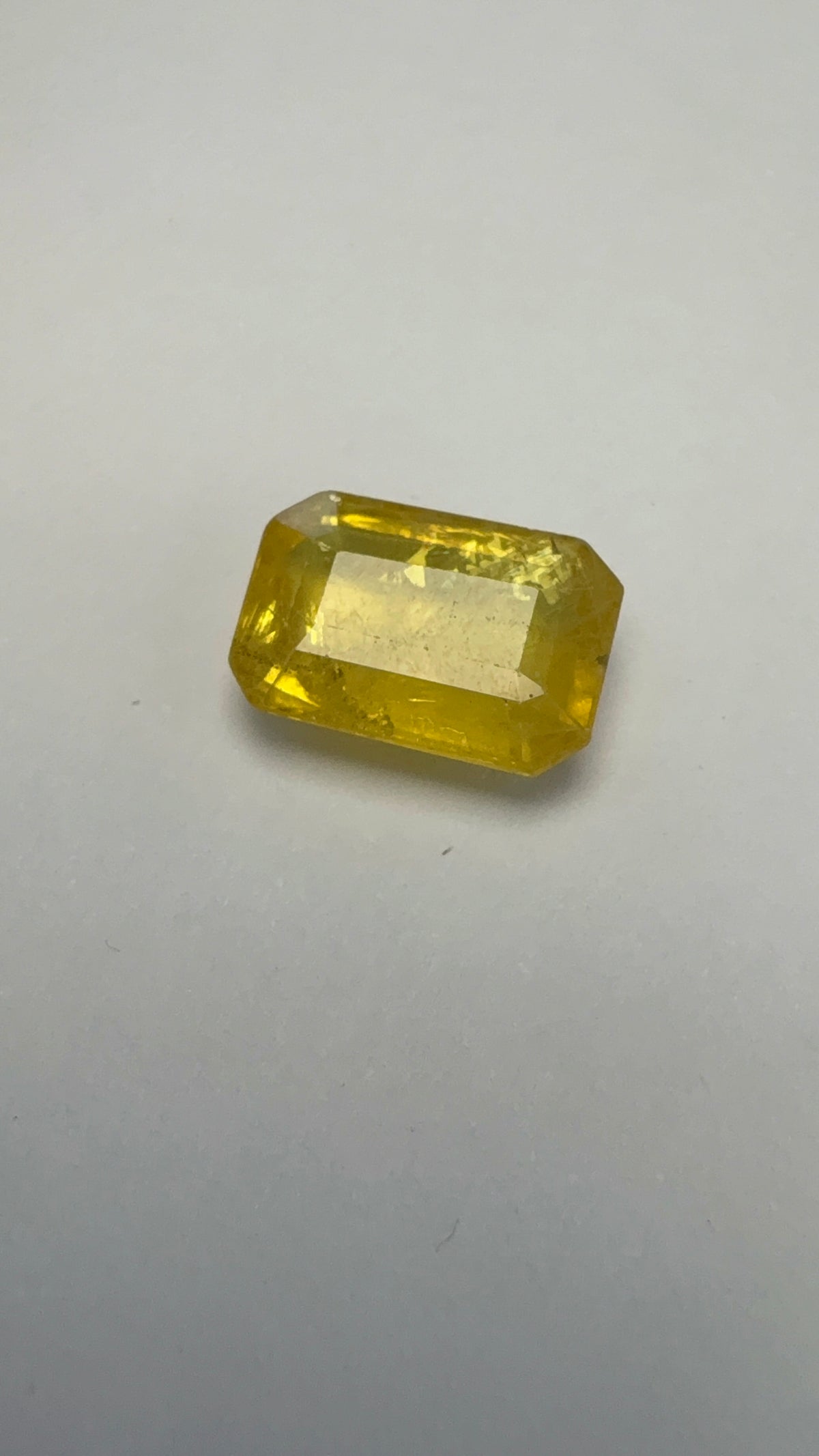 Yellow Sapphire 4.44 carat BKR-129 alternate face-up view