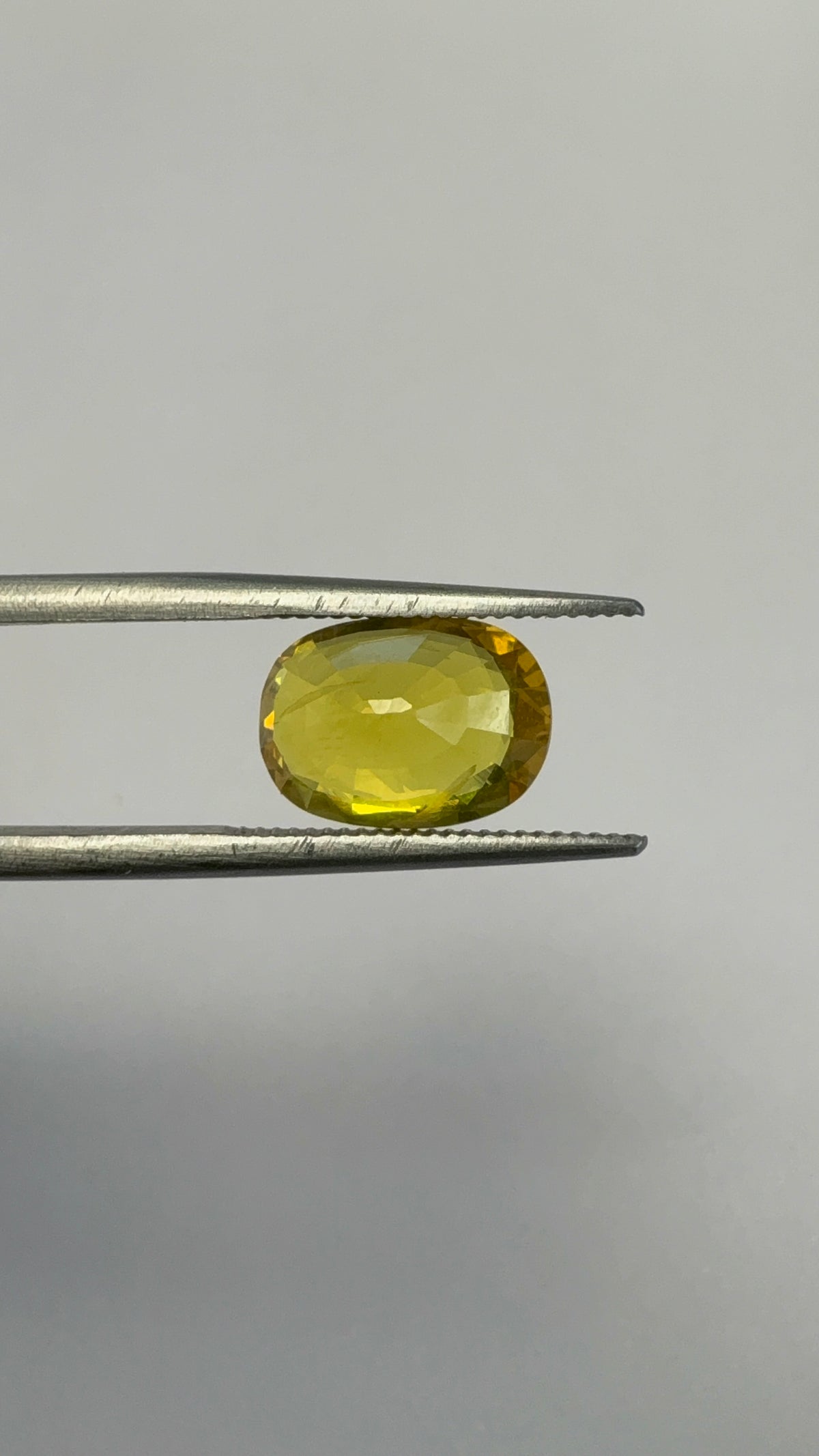 Yellow Sapphire – 3.31 Carat – Thailand — exact stone view 6