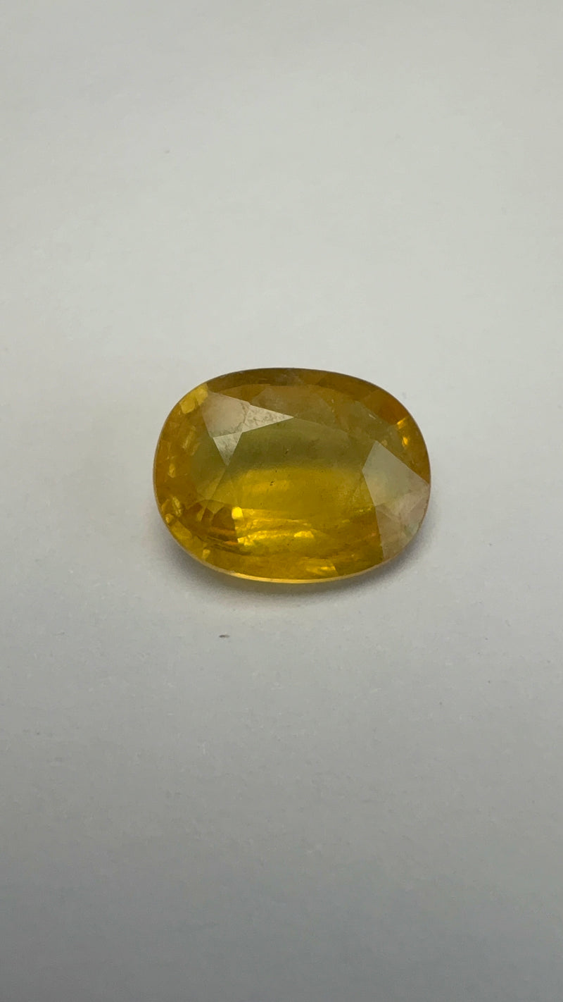 Yellow Sapphire – 4.01 Carat – Thailand