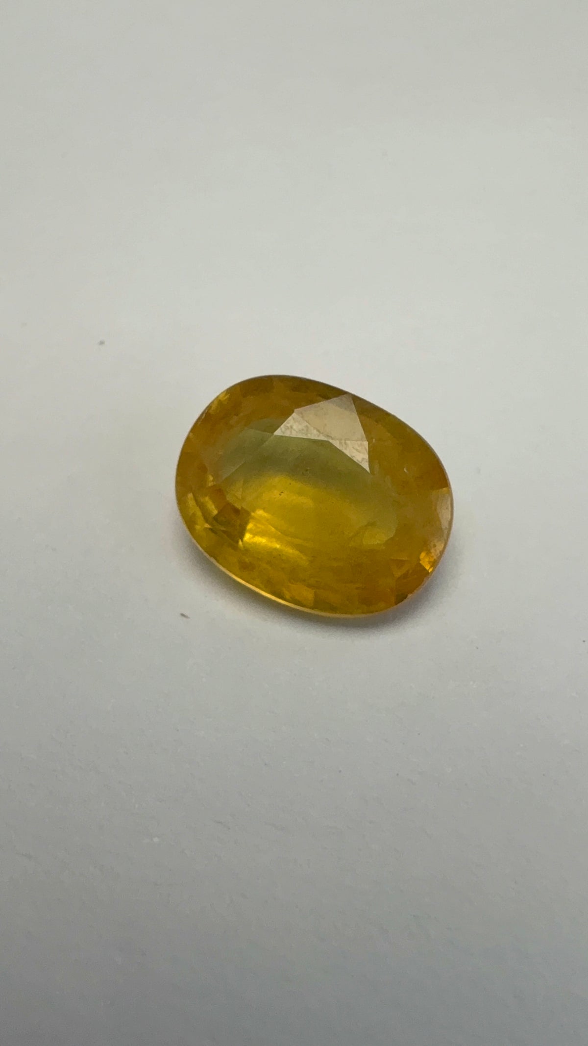 Yellow Sapphire 4.01 carat BKR-156 face-up view
