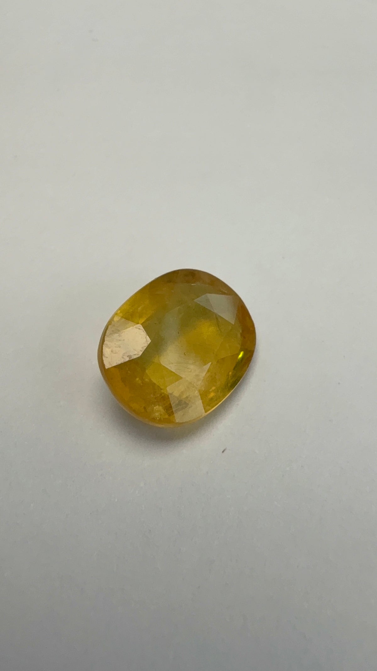 Yellow Sapphire 4.01 carat BKR-156 alternate face-up view