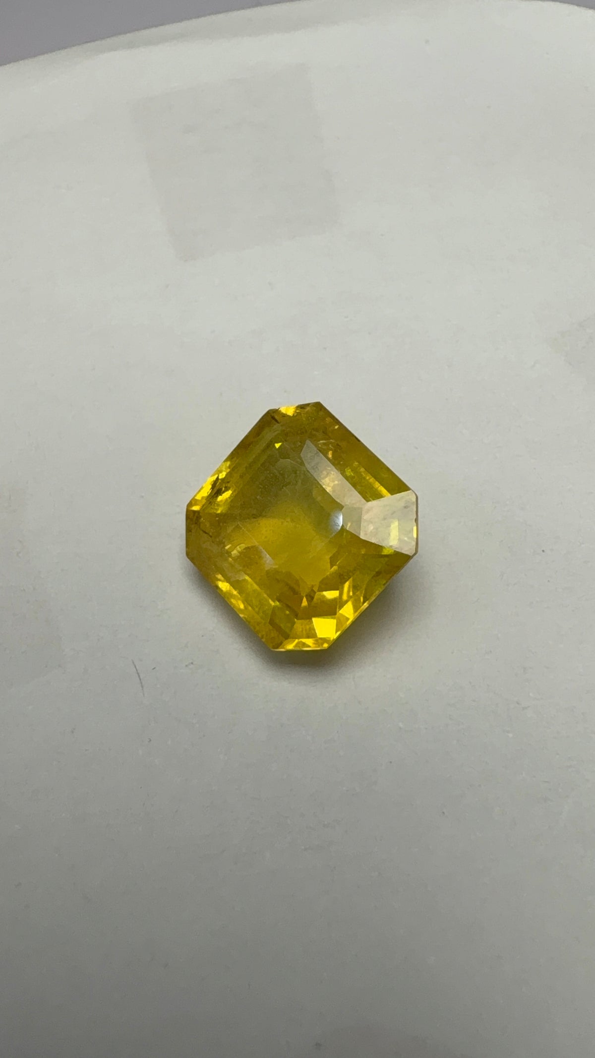 Yellow Sapphire – 5.82 Carat – Thailand — exact stone view 1