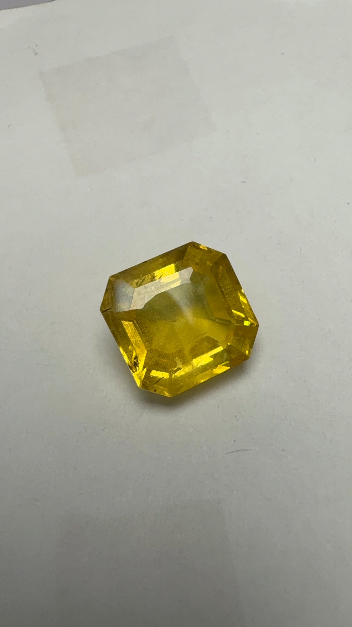 Yellow Sapphire – 5.82 Carat – Thailand — exact stone view 3