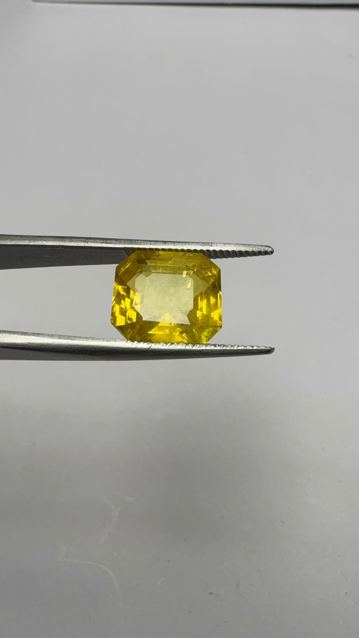 Yellow Sapphire – 5.82 Carat – Thailand — exact stone view 4