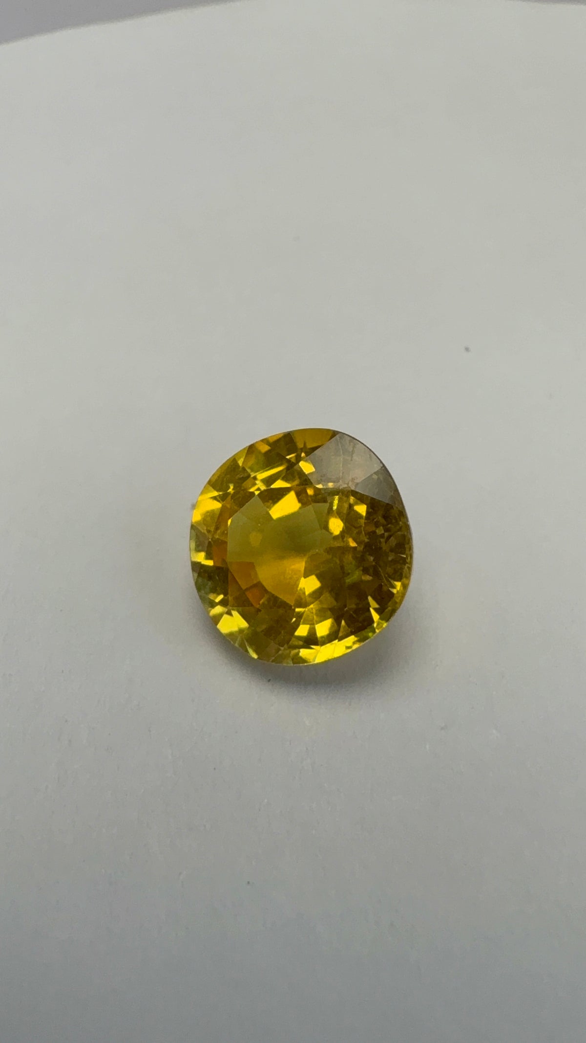 Yellow Sapphire 2.97 carat BKR-173 close view