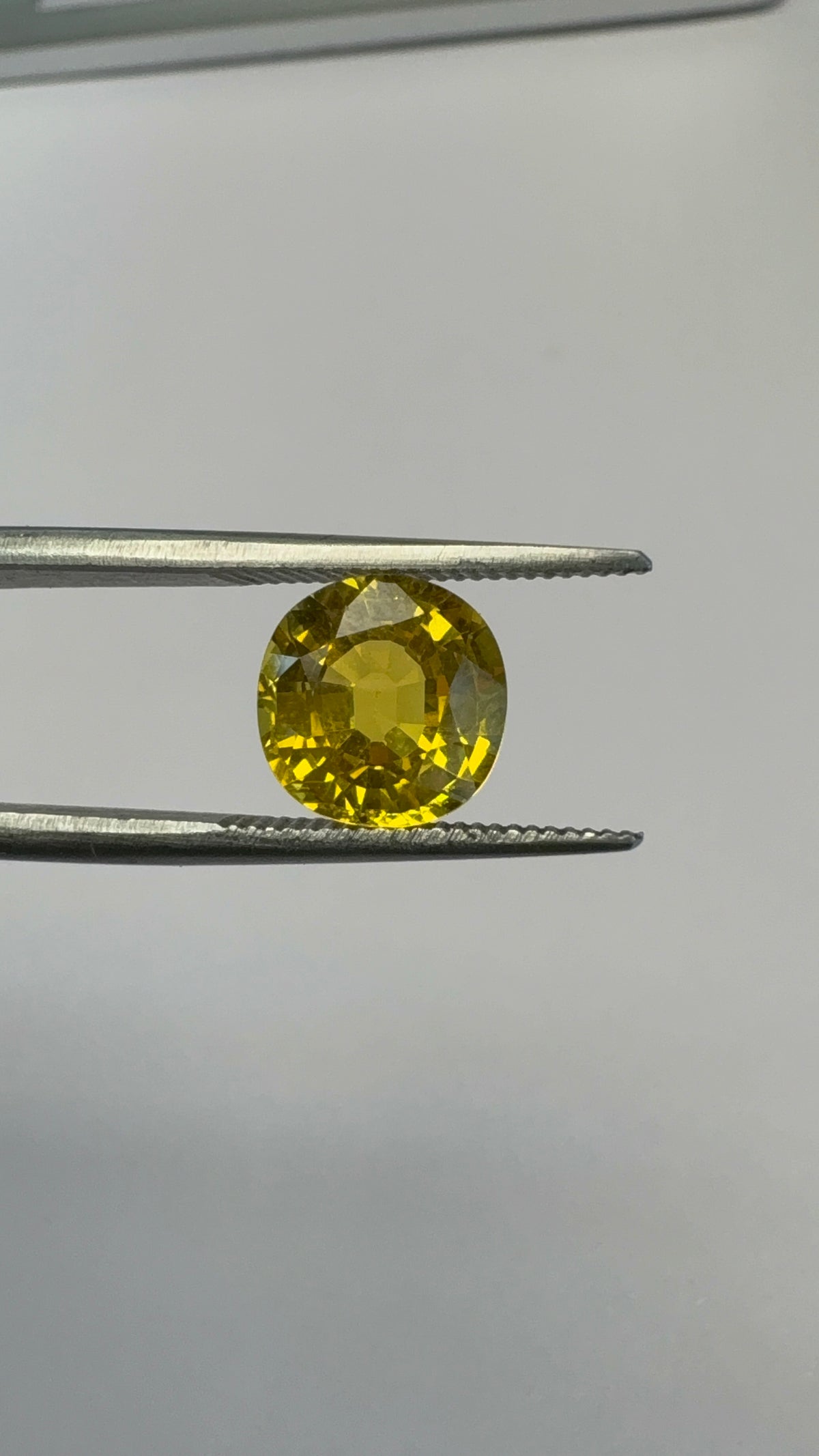Yellow Sapphire 2.97 carat BKR-173 reverse view