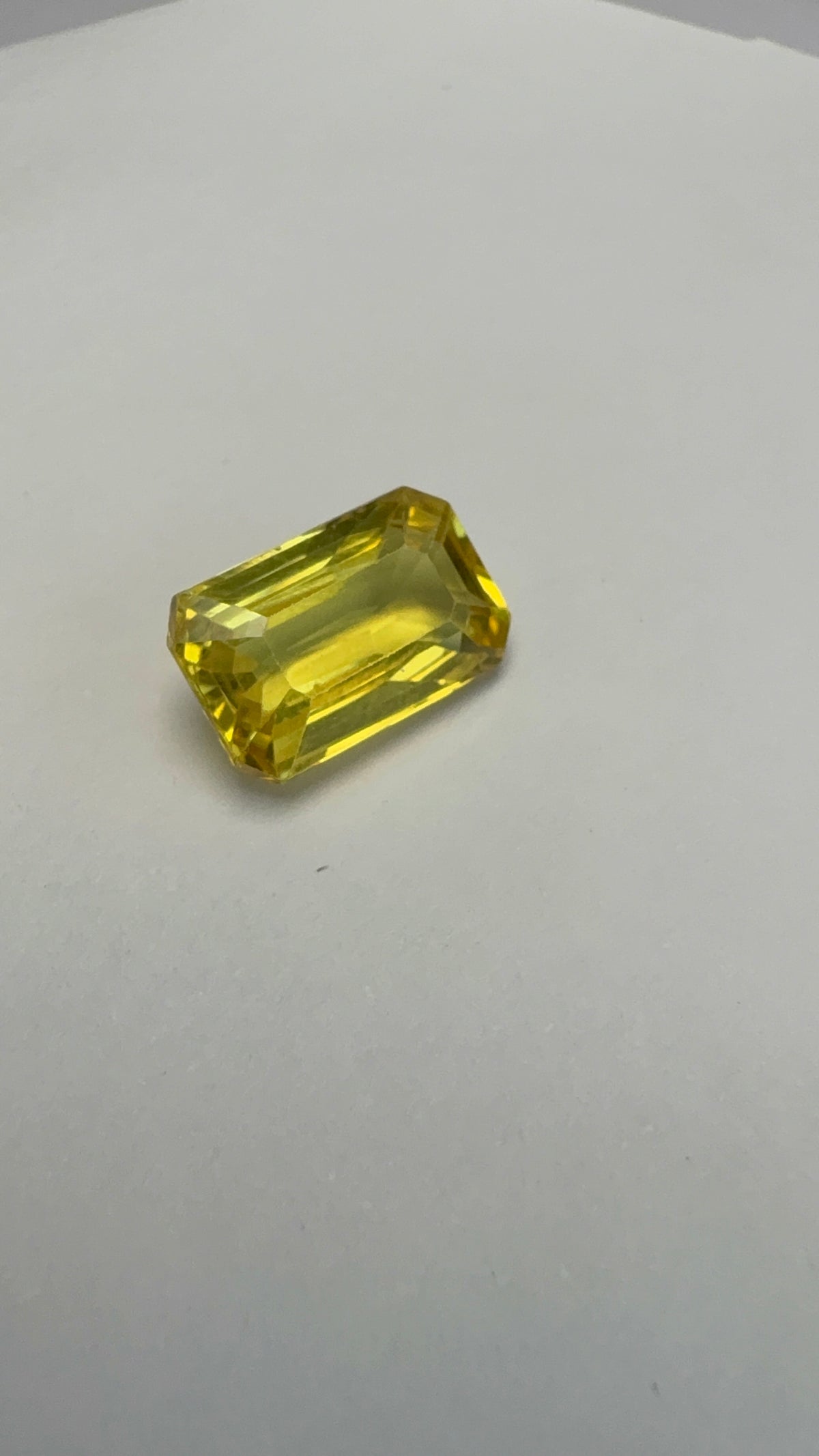 Yellow Sapphire 3.78 carat BKR-175 face-up view