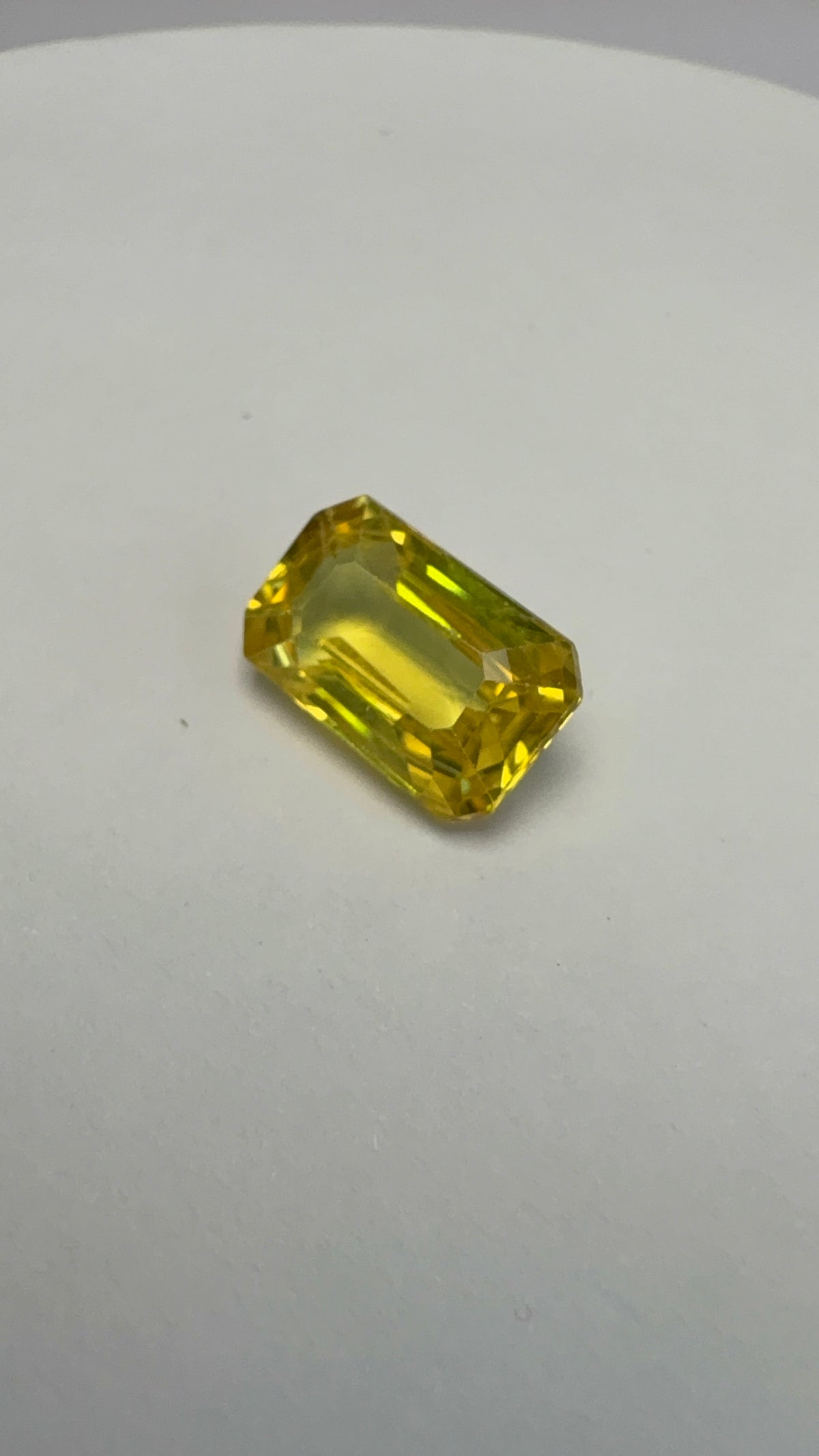 Yellow Sapphire 3.78 carat BKR-175 alternate face-up view