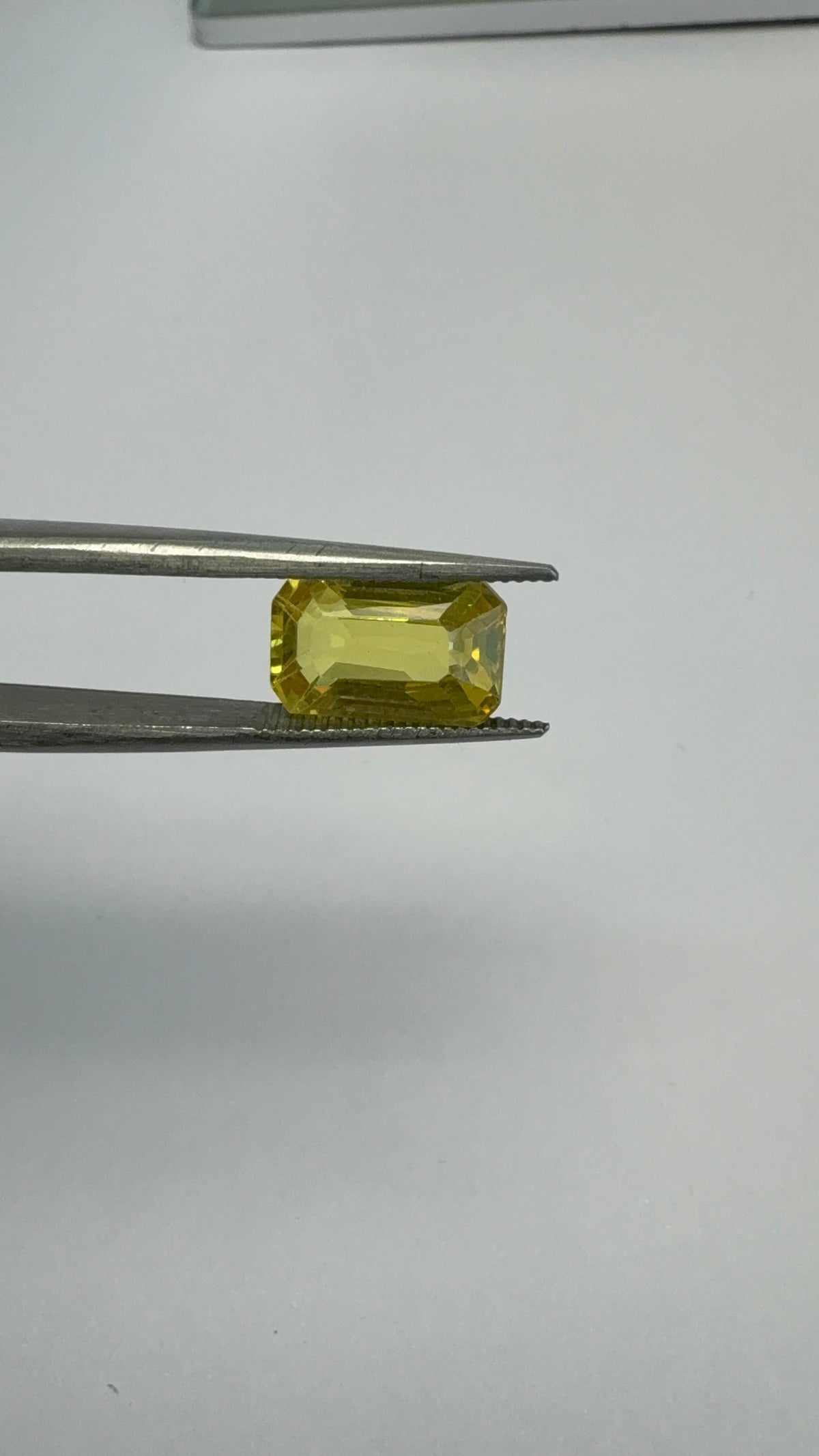 Yellow Sapphire 3.78 carat BKR-175 close view