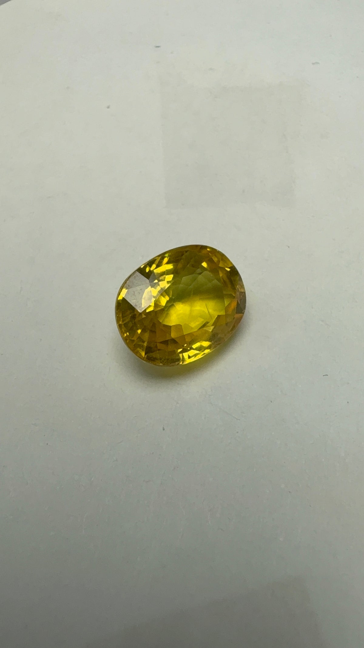 Yellow Sapphire – 4.57 Carat – Thailand — exact stone view 3