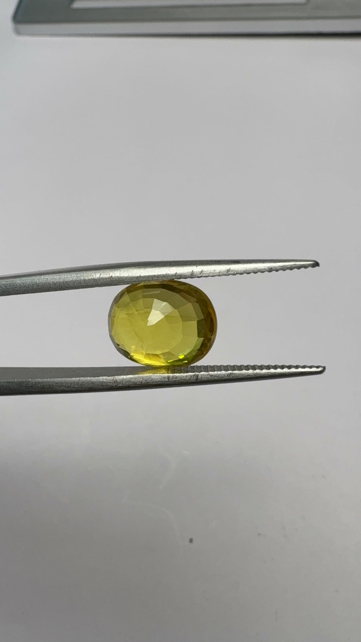 Yellow Sapphire – 4.57 Carat – Thailand — exact stone view 6