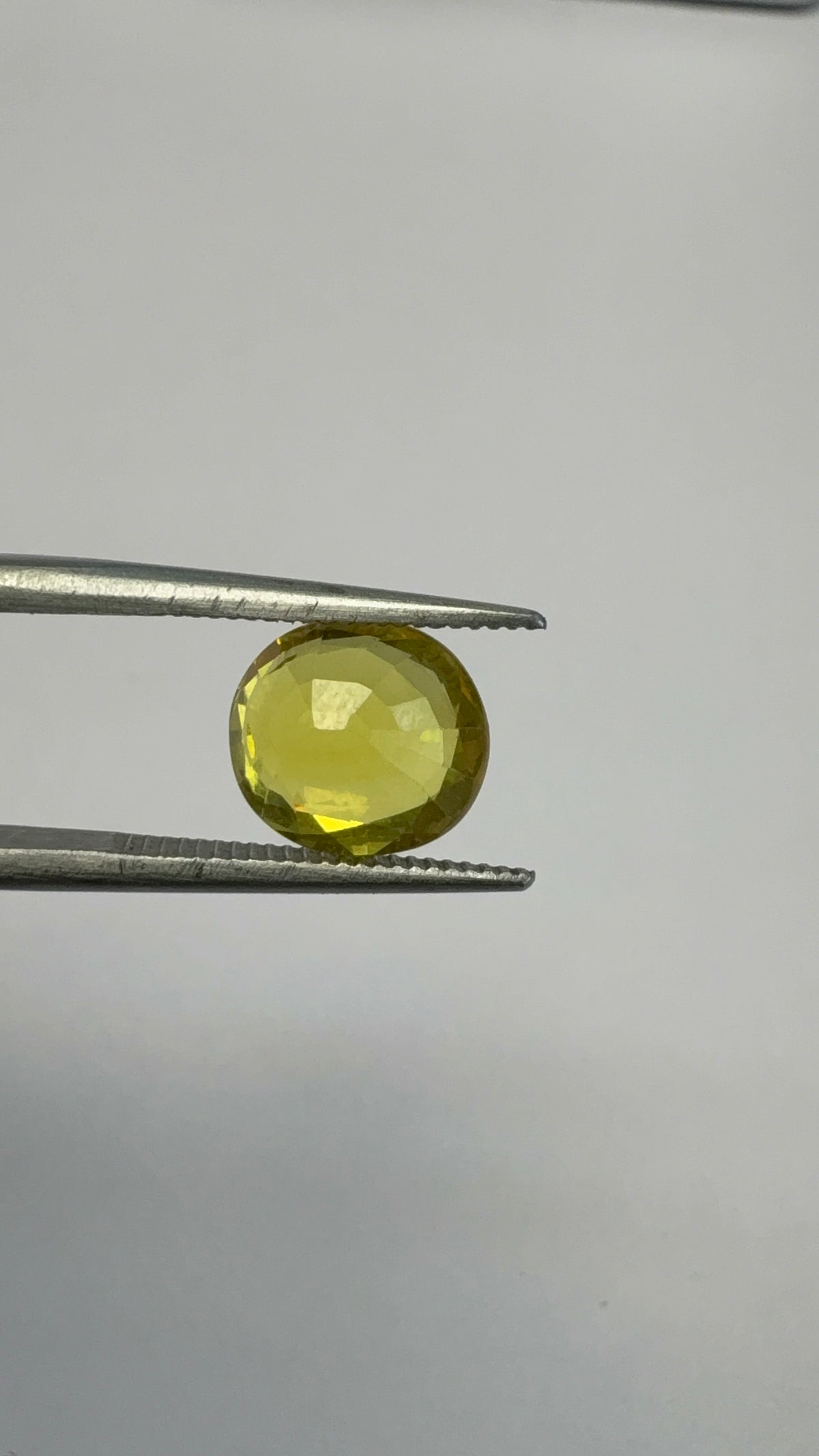 Yellow Sapphire 2.92 carat BKR-178 reverse view
