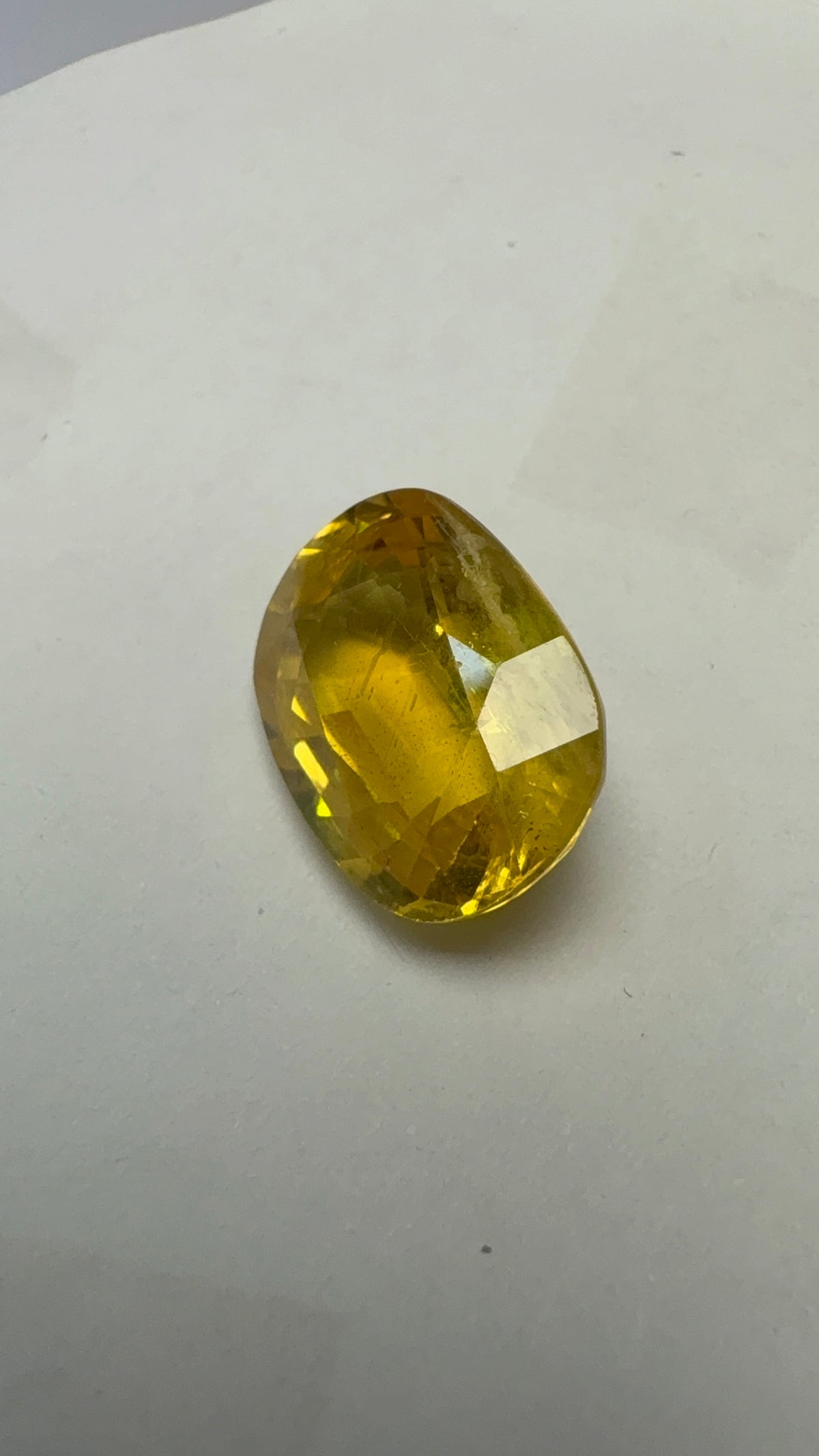 Yellow Sapphire – 12.40 Carat – Thailand — exact stone view 1