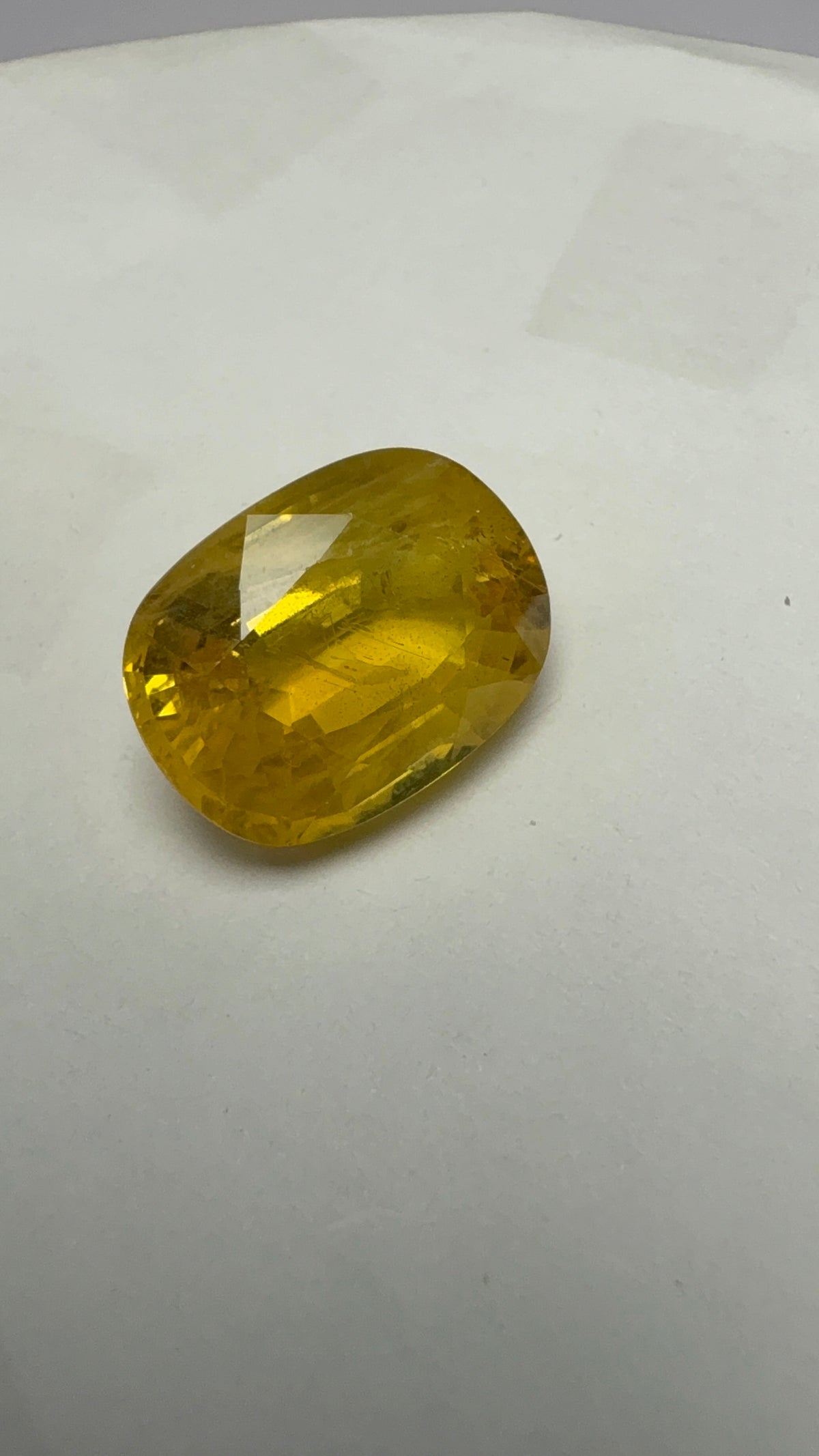 Yellow Sapphire – 12.40 Carat – Thailand — exact stone view 3