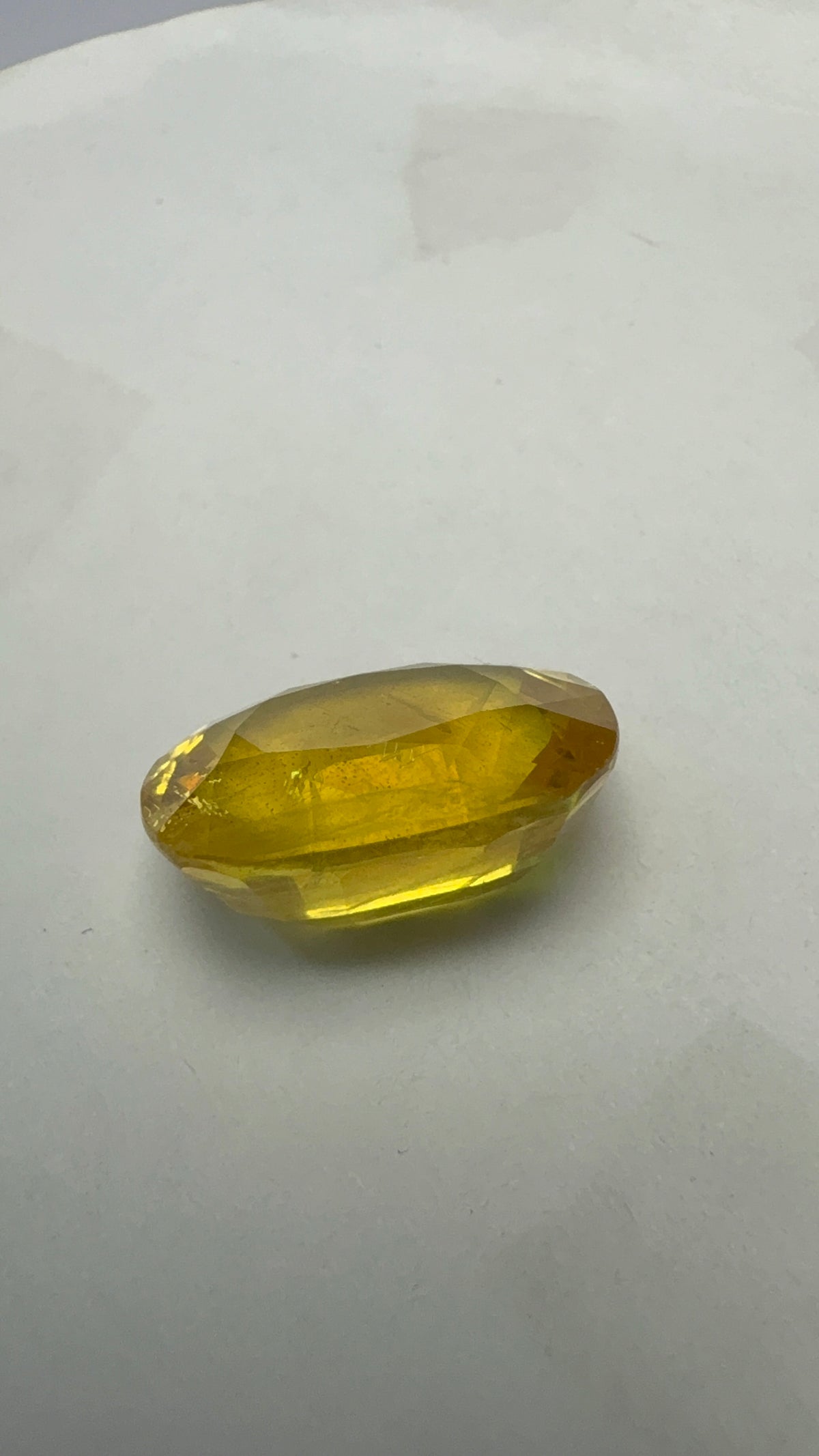 Yellow Sapphire – 12.40 Carat – Thailand — exact stone view 4