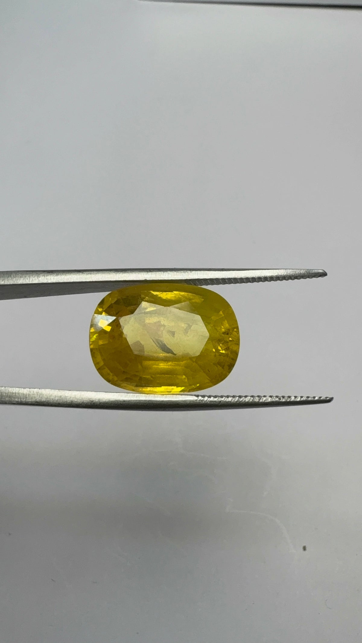 Yellow Sapphire – 12.40 Carat – Thailand — exact stone view 5
