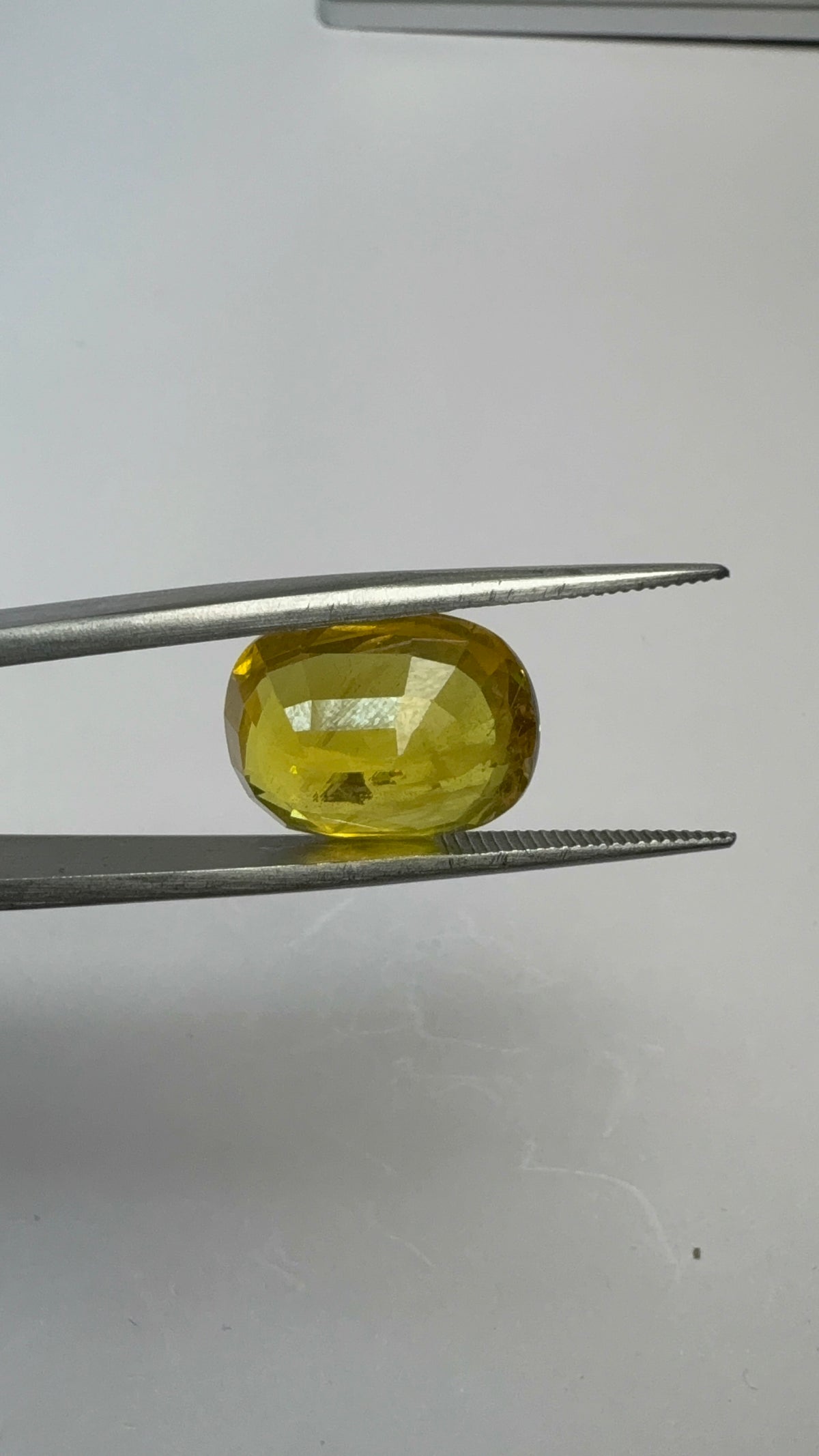 Yellow Sapphire – 12.40 Carat – Thailand — exact stone view 6