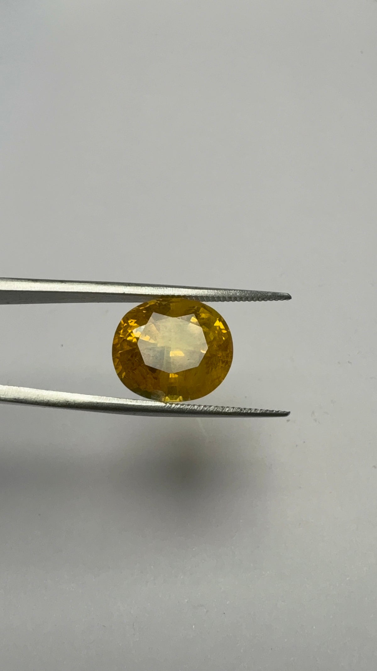Yellow Sapphire – 11.18 Carat – Thailand — exact stone view 5