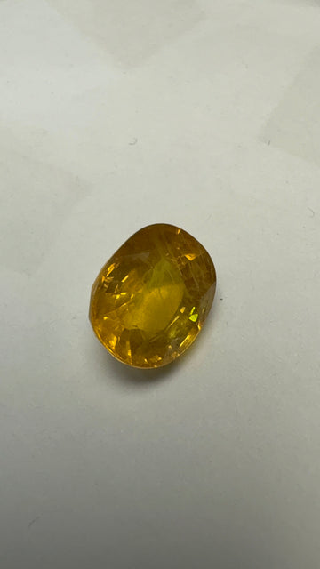 Yellow Sapphire – 7.04 Carat – Thailand — exact stone view 1
