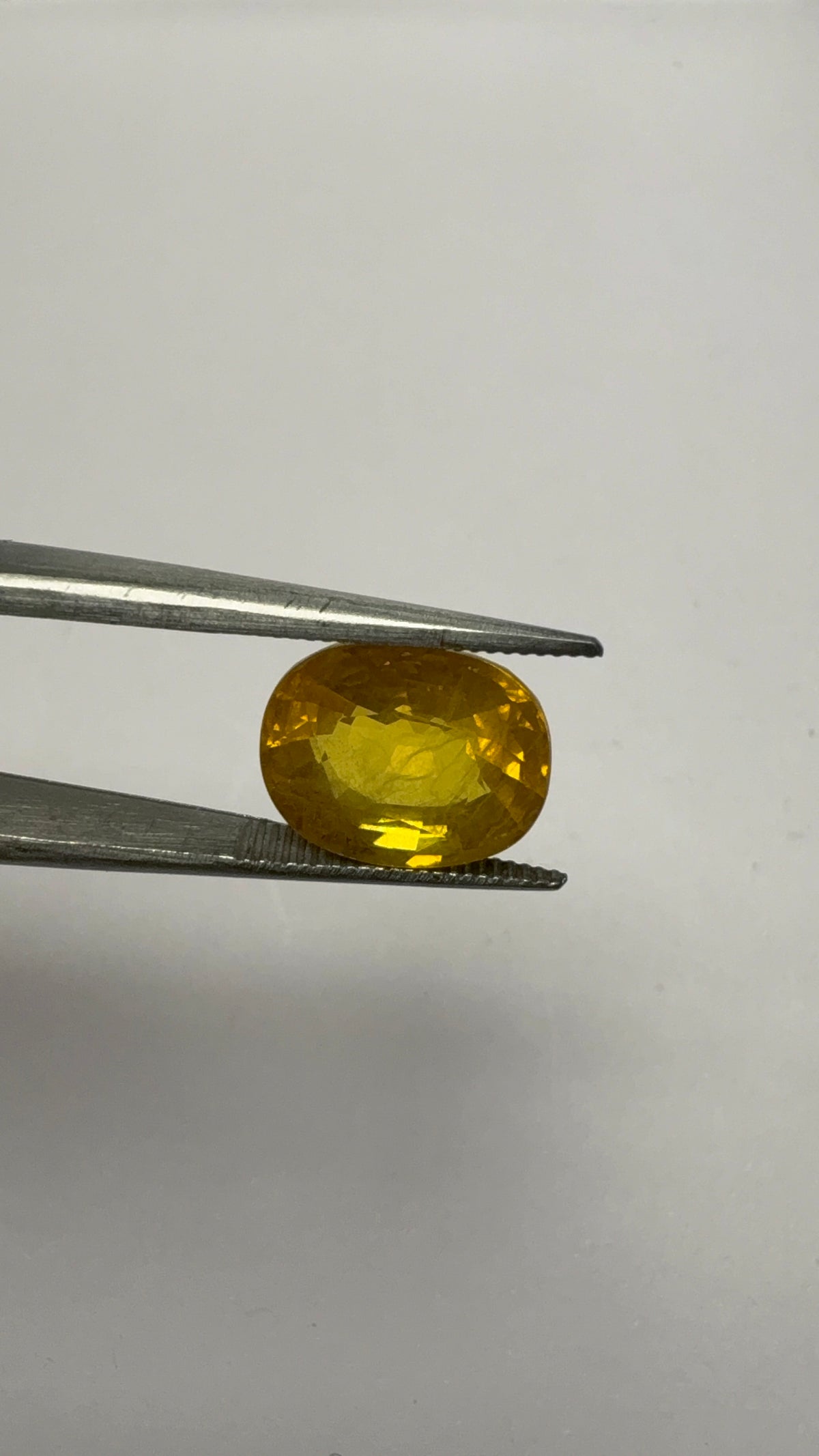 Yellow Sapphire – 7.04 Carat – Thailand — exact stone view 4