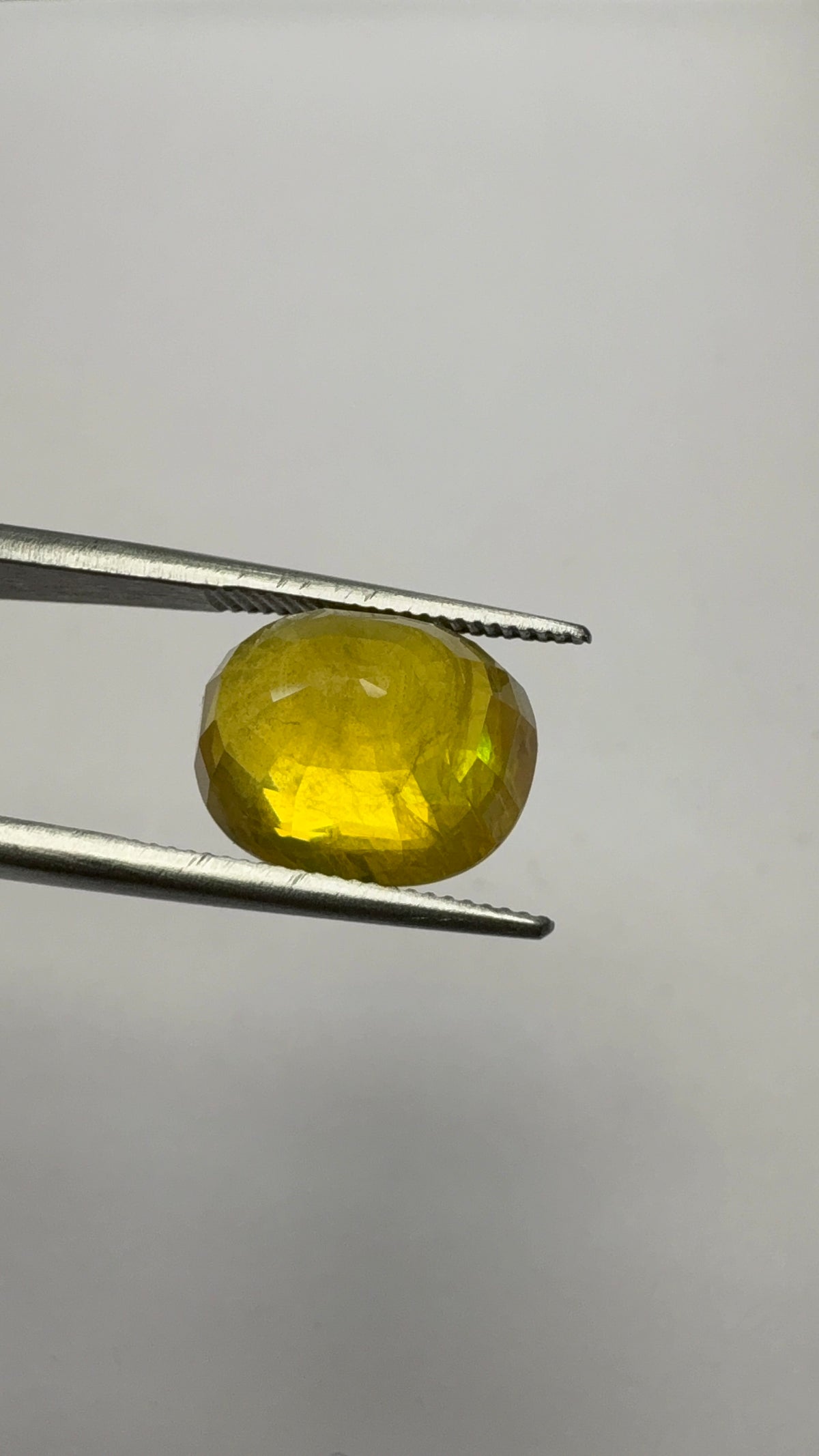 Yellow Sapphire – 7.04 Carat – Thailand — exact stone view 5
