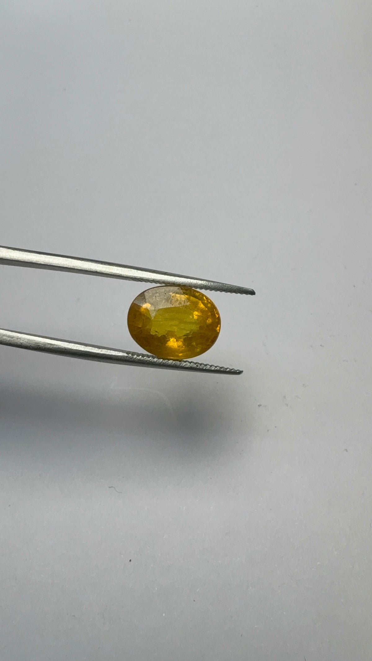 Yellow Sapphire – 5.54 Carat – Thailand — exact stone view 4