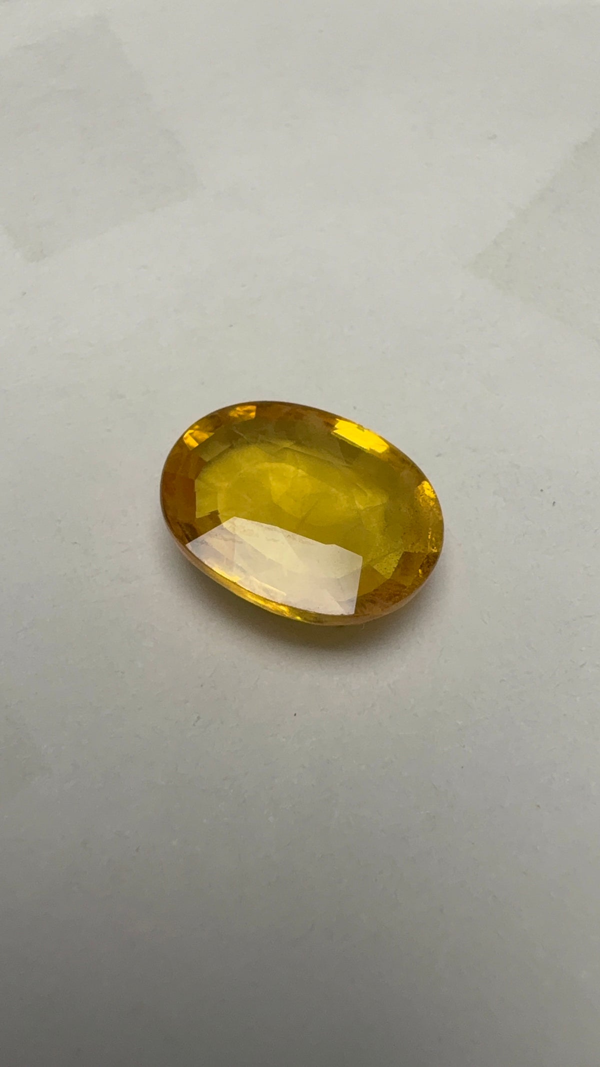 Yellow Sapphire – 5.05 Carat – Thailand — exact stone view 1