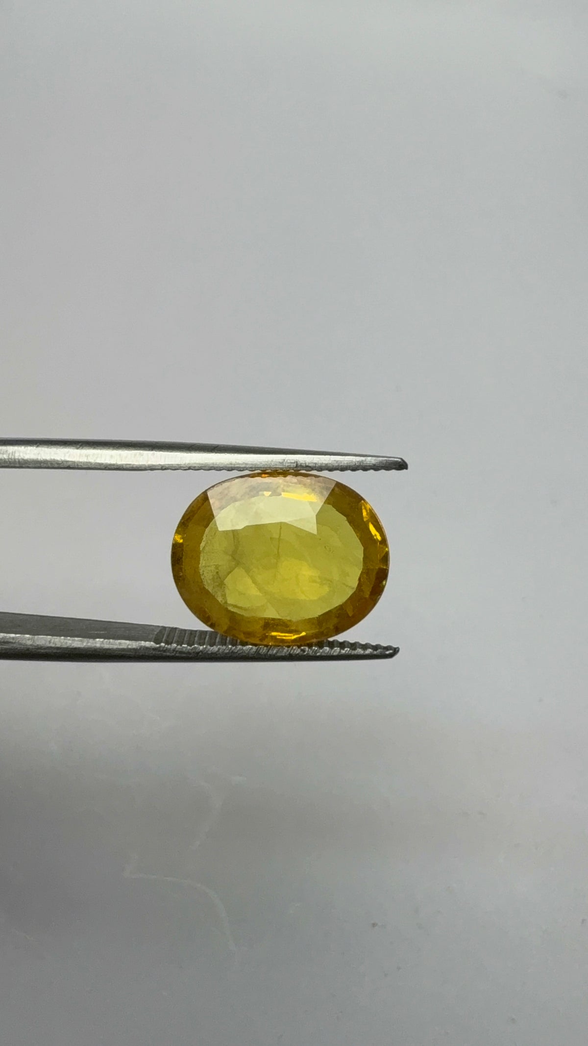 Yellow Sapphire – 5.05 Carat – Thailand — exact stone view 4
