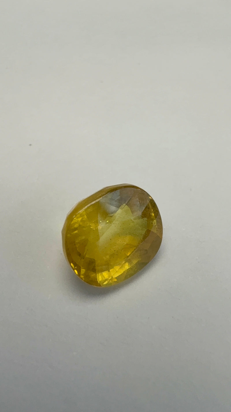 Yellow Sapphire – 4.34 Carat – Thailand