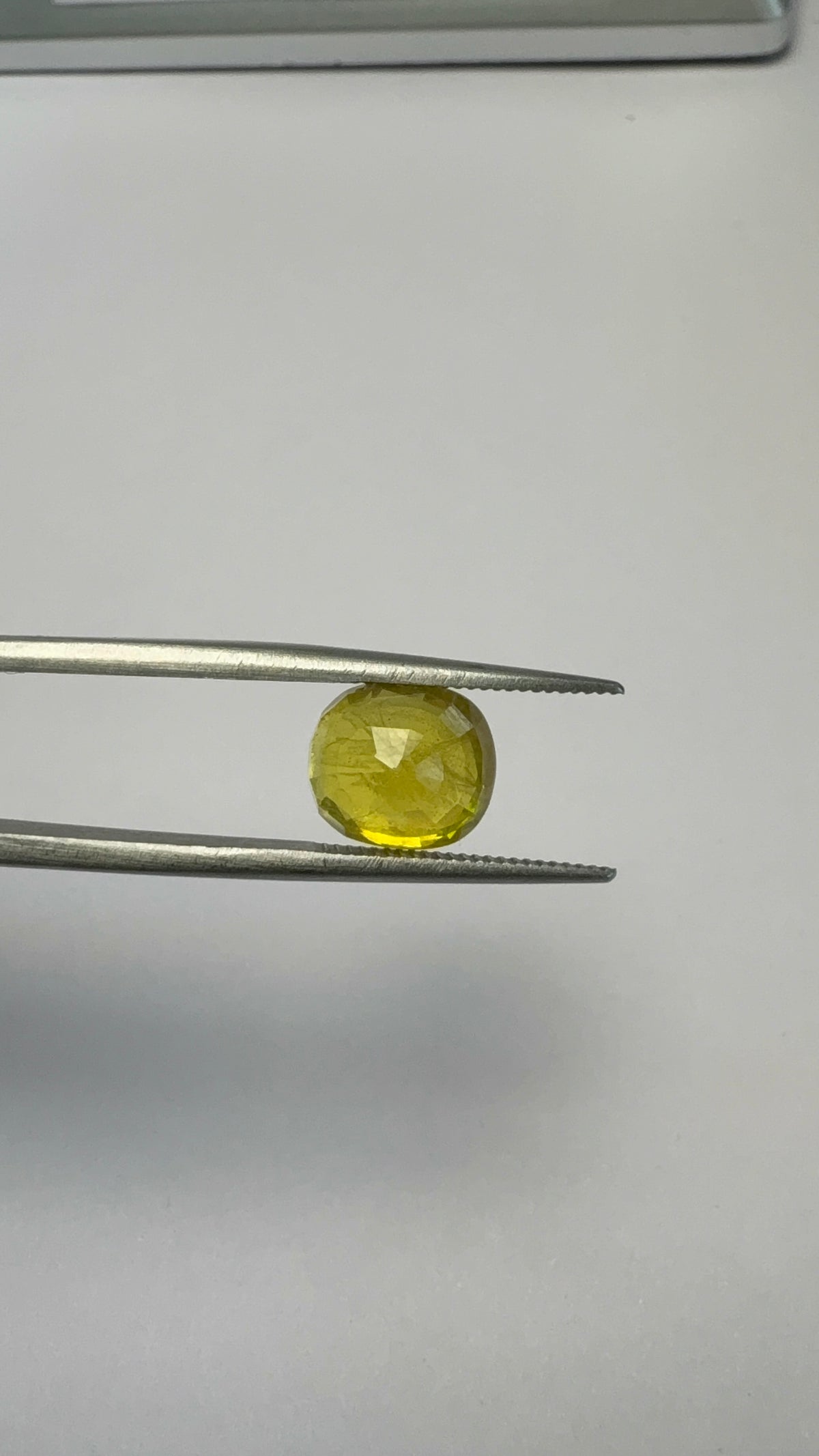 Yellow Sapphire 4.34 carat BKR-210 reverse view