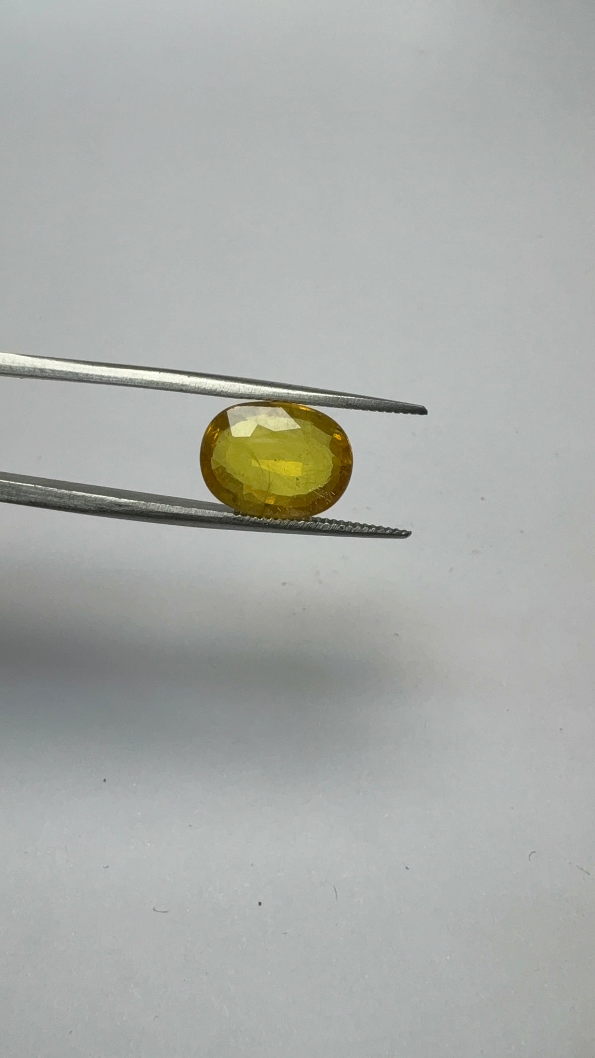 Yellow Sapphire – 5.22 Carat – Thailand — exact stone view 4