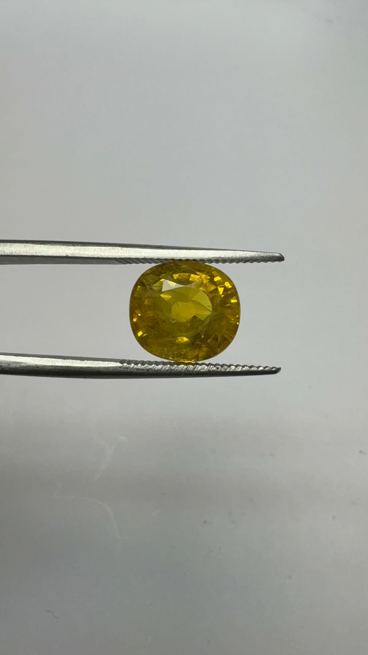 Yellow Sapphire – 5.27 Carat – Thailand — exact stone view 4