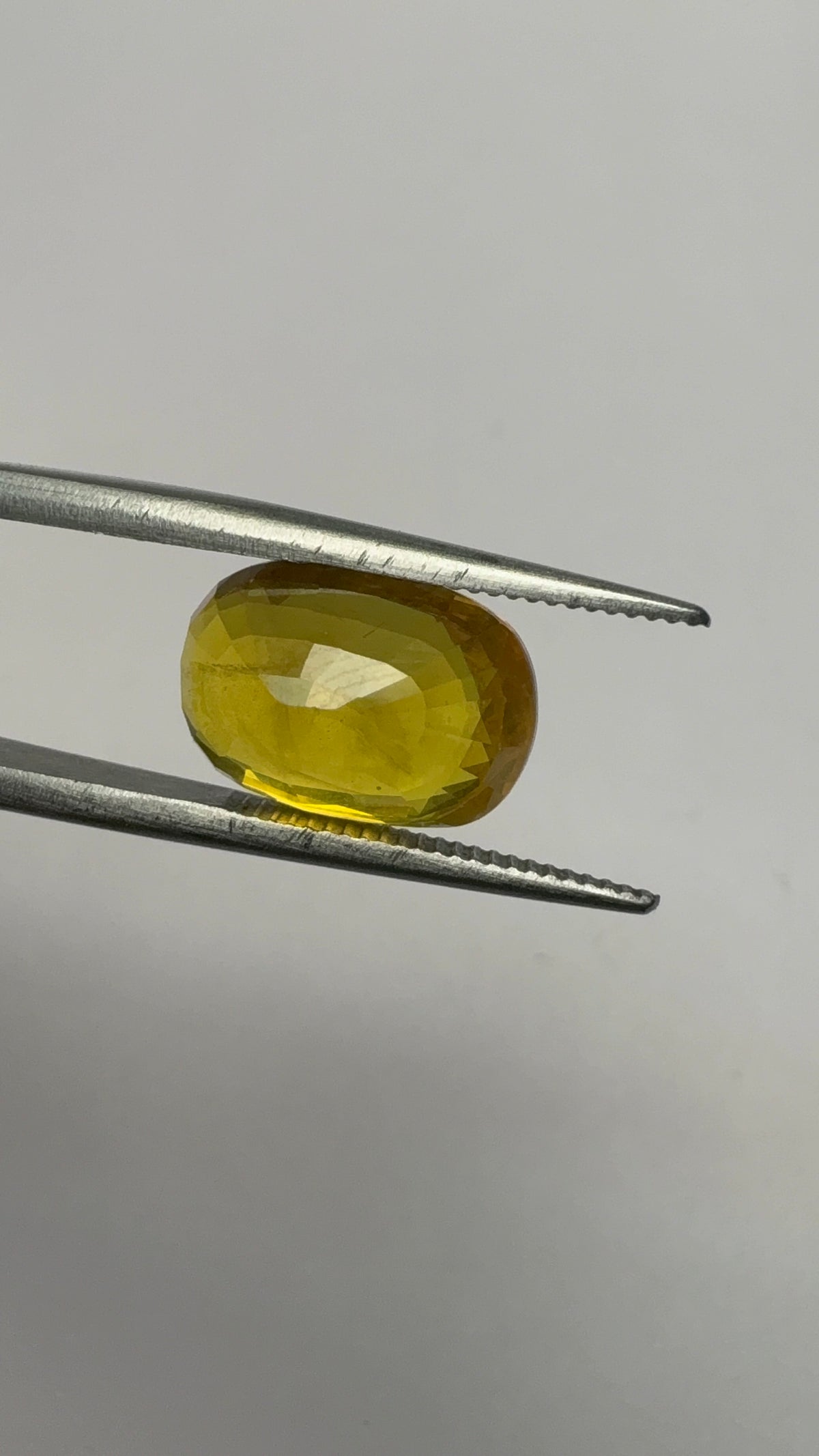 Yellow Sapphire – 6.12 Carat – Thailand — exact stone view 6