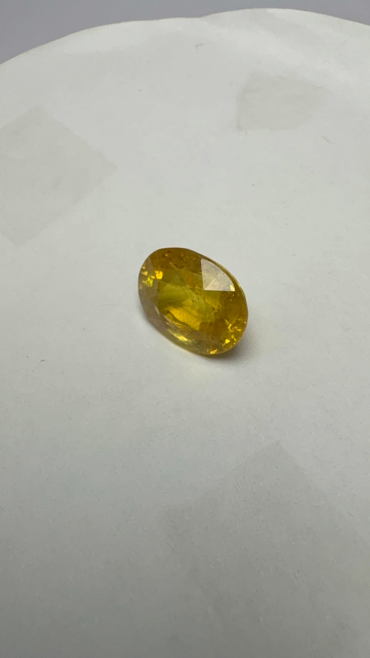 Yellow Sapphire – 5.09 Carat – Thailand — exact stone view 2