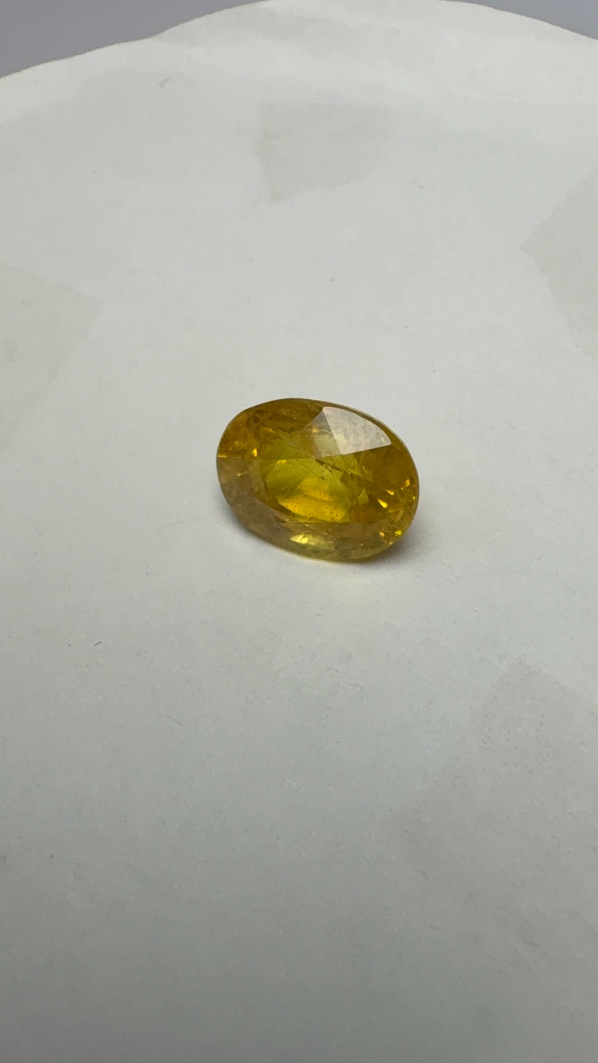 Yellow Sapphire – 5.09 Carat – Thailand — exact stone view 3