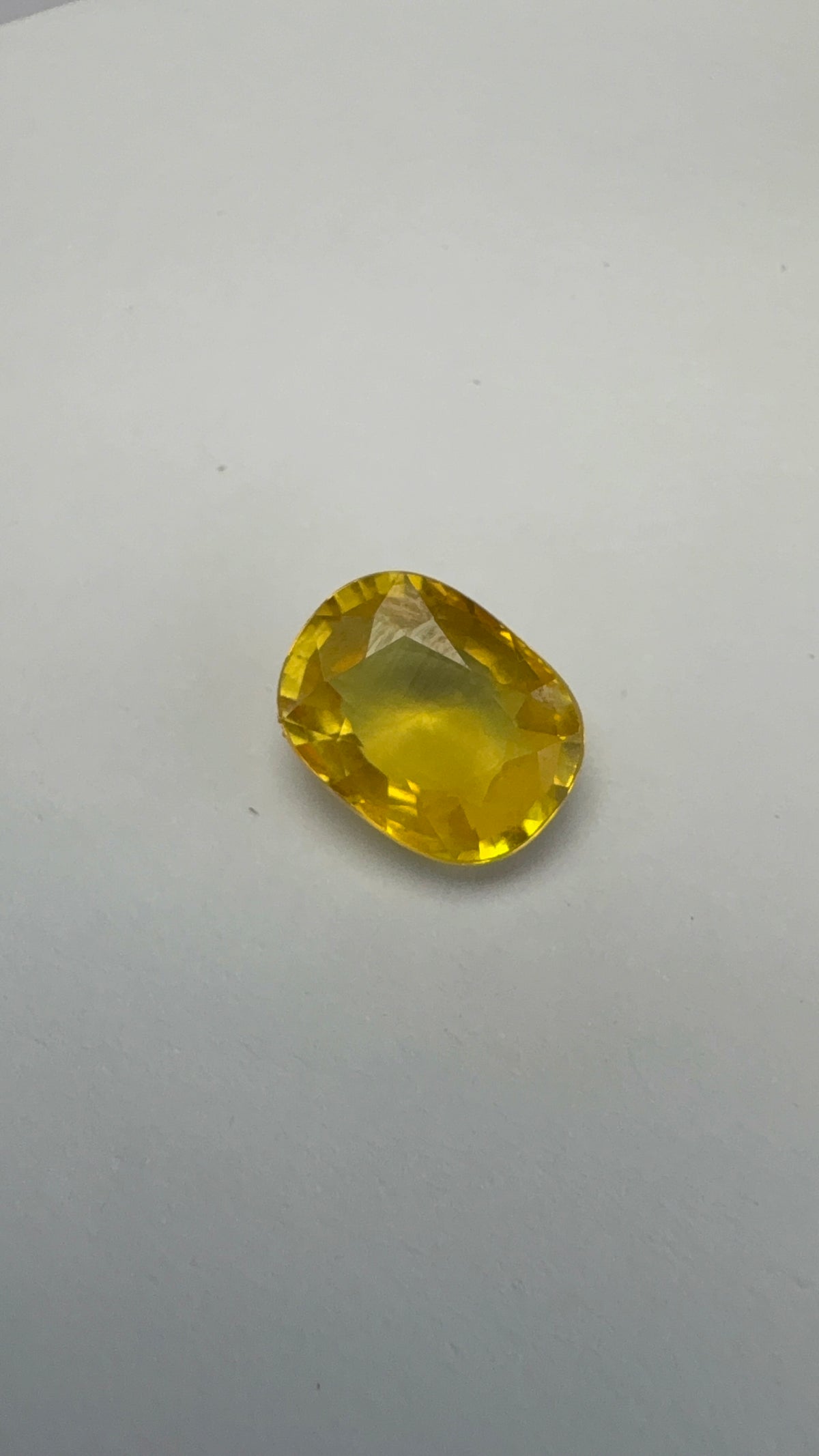 Yellow Sapphire 4.05 carat BKR-234 face-up view