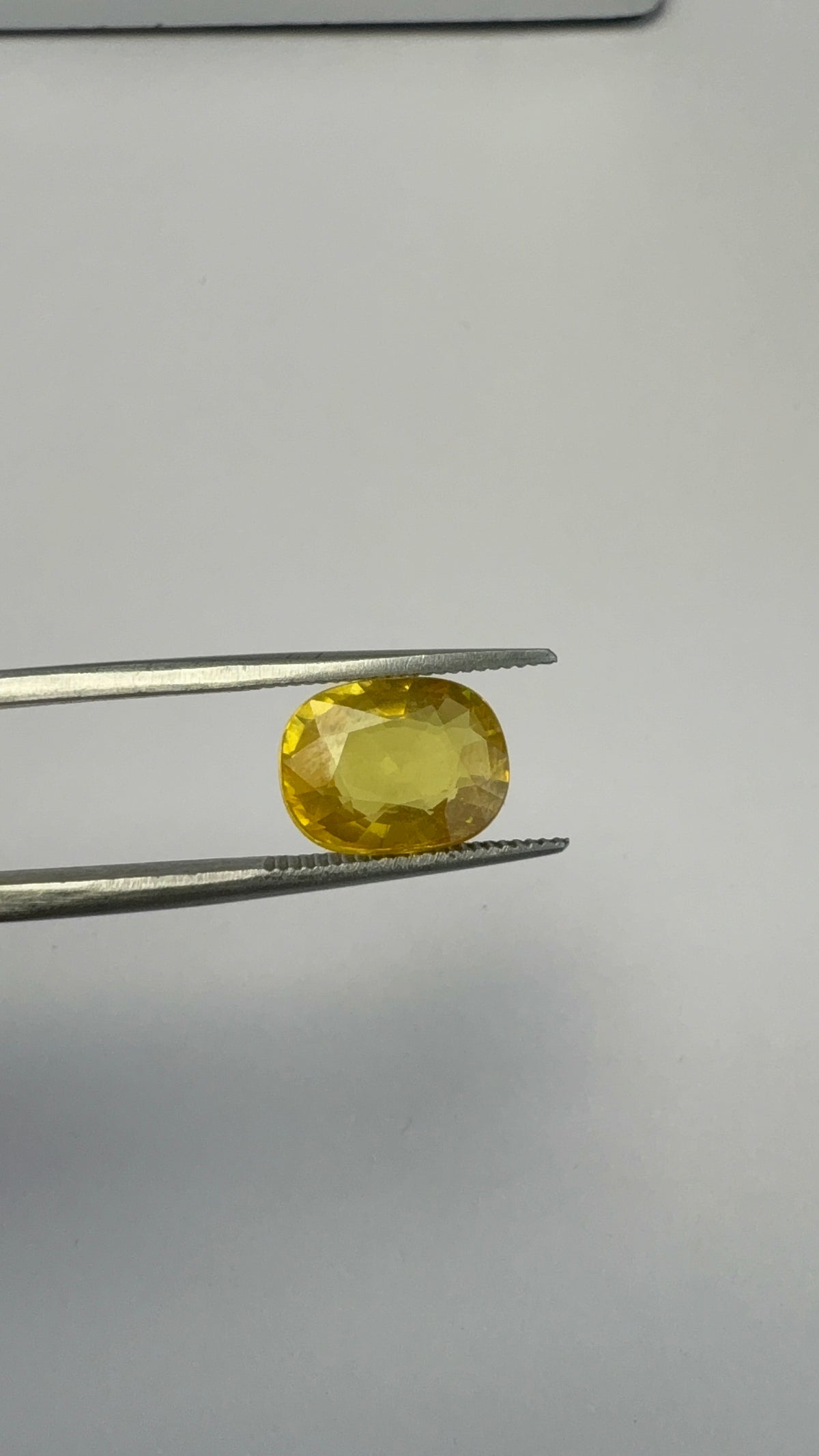 Yellow Sapphire 4.05 carat BKR-234 close view