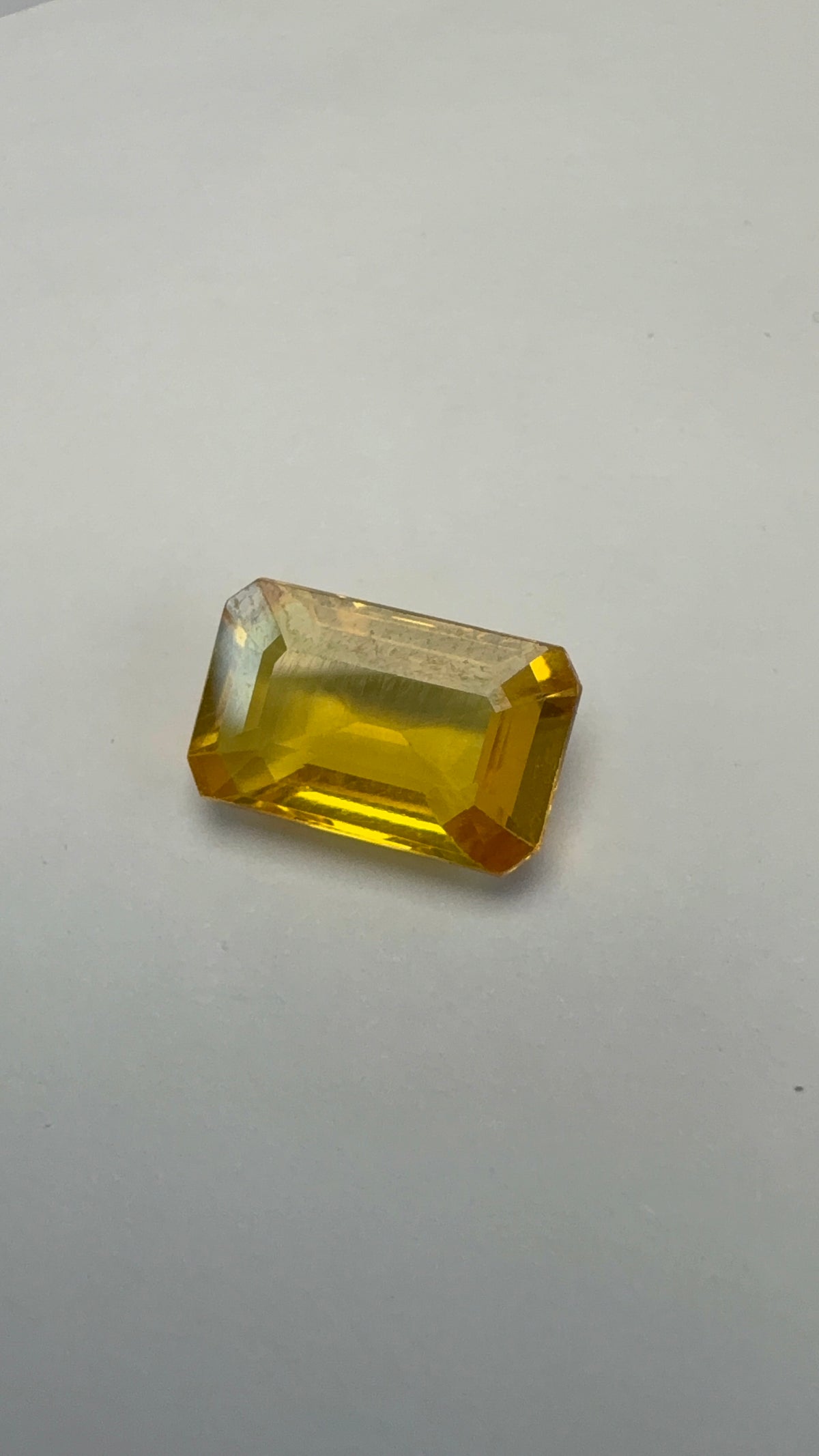 Yellow Sapphire 4.13 carat BKR-235 alternate face-up view