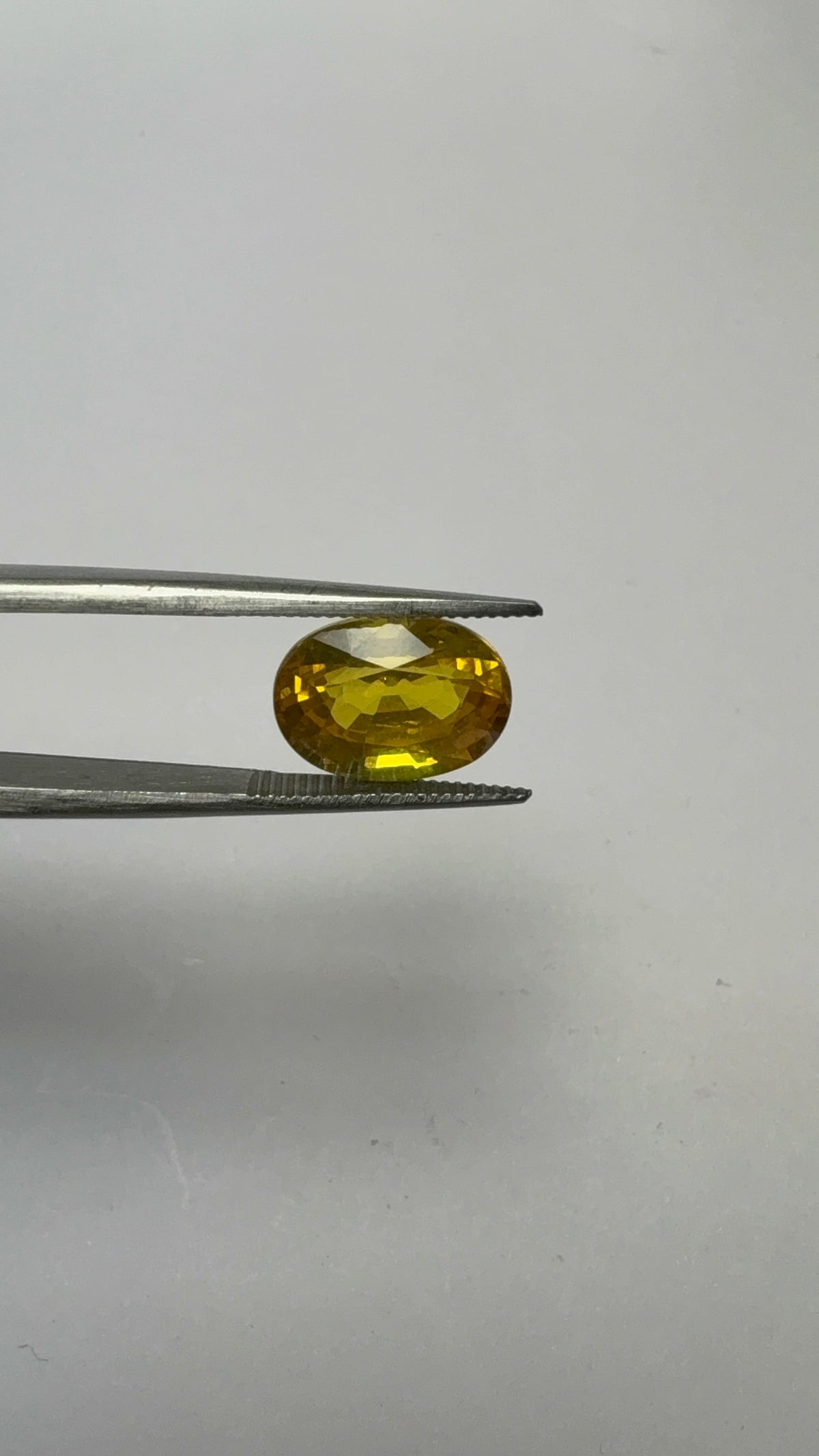 Yellow Sapphire – 5.40 Carat – Thailand — exact stone view 4